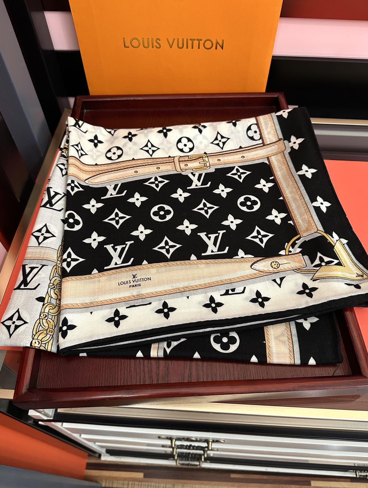 上新❤️LV 2025【双面同色热】永远都是那么经典优雅[礼物]~气质到骨子里[色]新一季的面料超高级，
