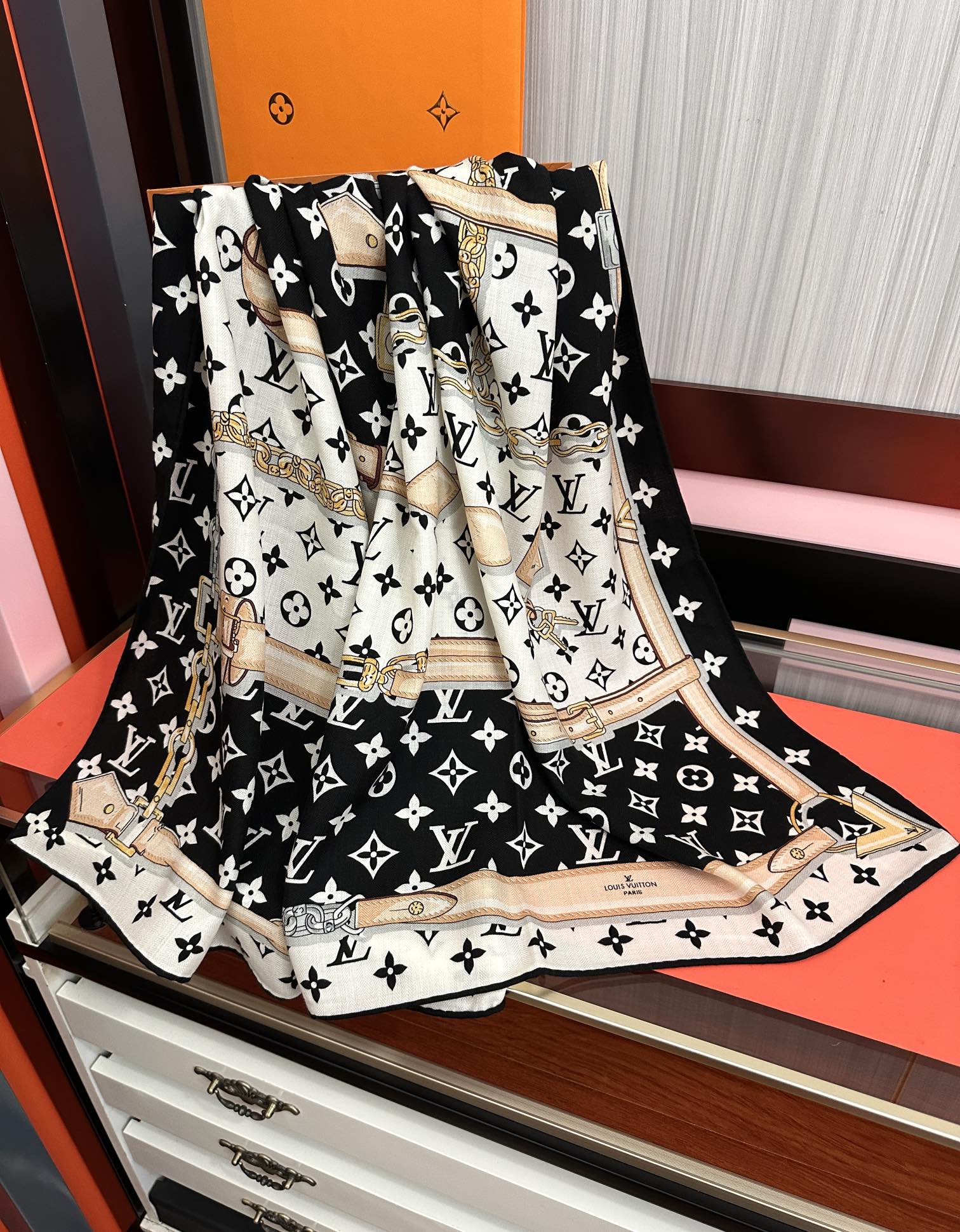 上新❤️LV 2025【双面同色热】永远都是那么经典优雅[礼物]~气质到骨子里[色]新一季的面料超高级，