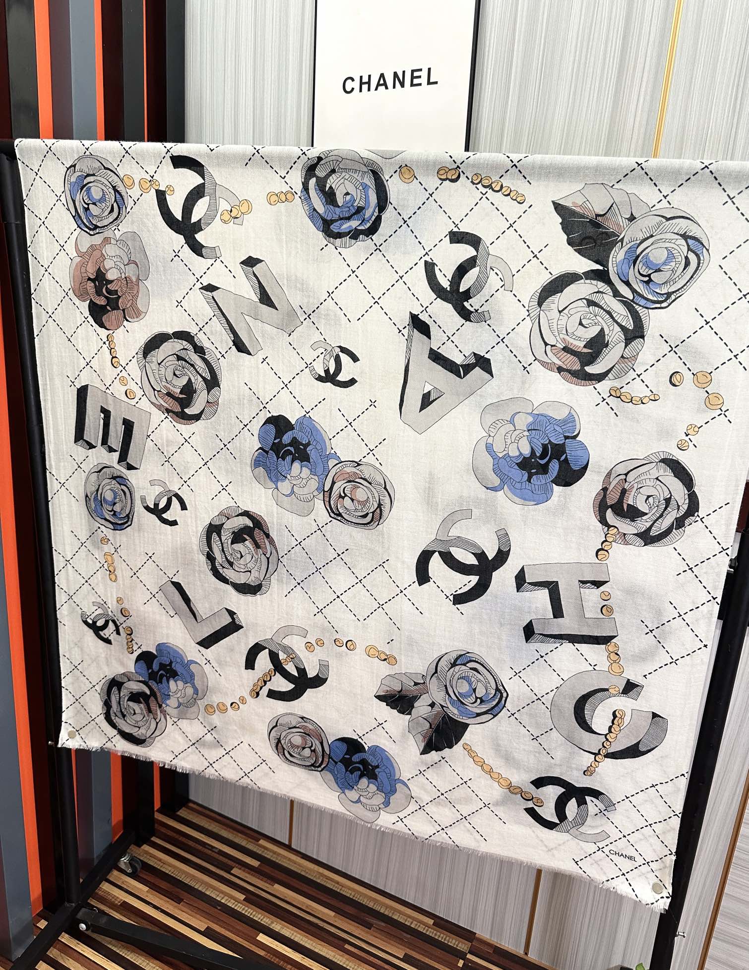 🔥上新 小香2025最新款、太美到心动😘【花朵🌼双c羊绒长巾】实物真心美 🎀披肩配以印花💓无论设计喷绘都