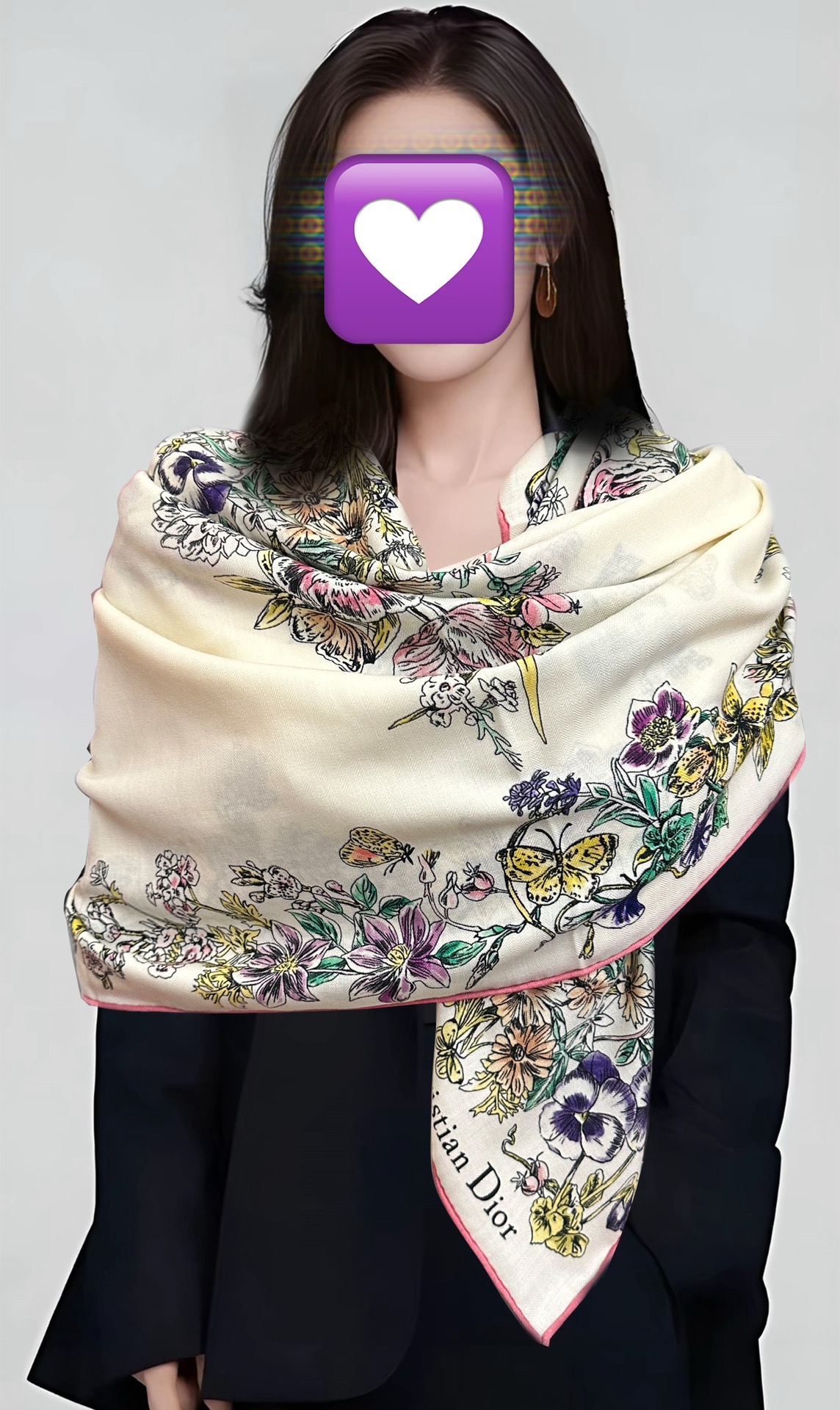 。新款Dior 双面丝毛印花方巾[礼物]这款方巾以 Star 图案呈现 D的幸运星[庆祝]通过该系列的精