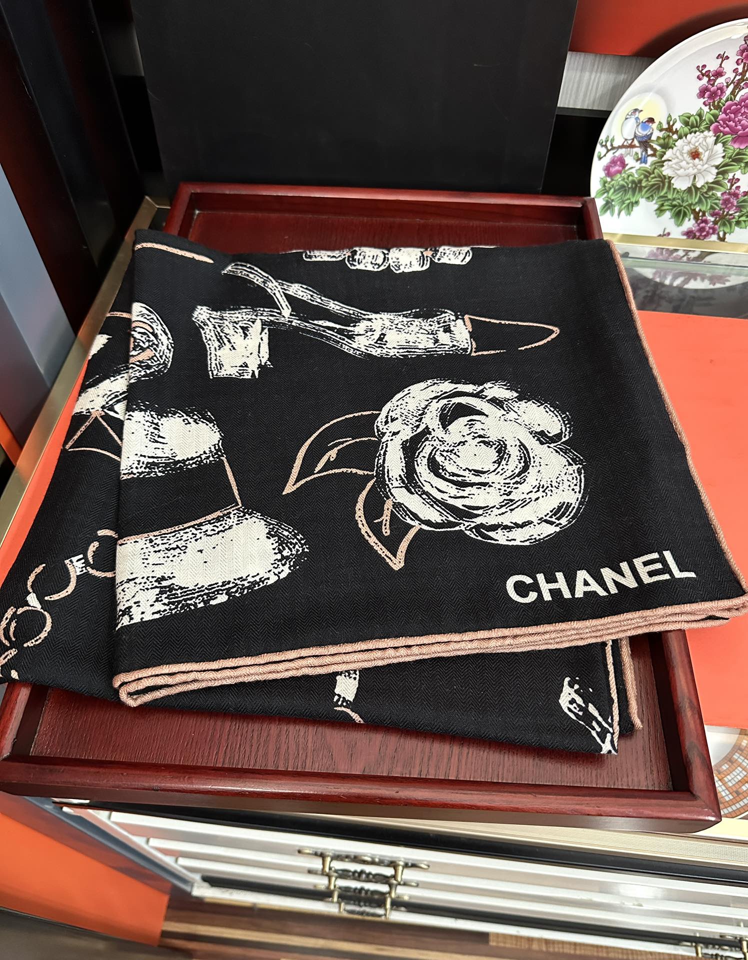 上新❤️2025 香奈儿 太美了 【双面同色】[發]经典茶花帽子🎩设计优雅风[礼物]~气质到骨子里[色]