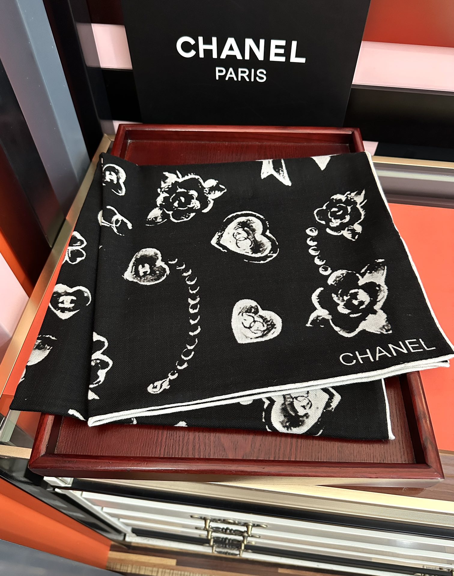 新款❤️2025 香奈儿 太美了 【双面同色】[發]经典茶花帽子🎩设计优雅风[礼物]~气质到骨子里[色]