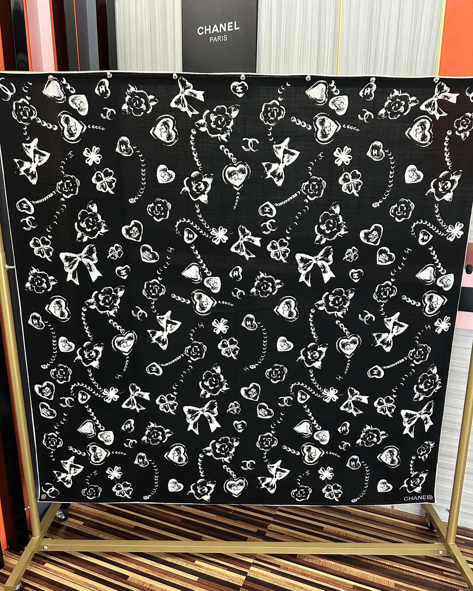 新款❤️2025 香奈儿 太美了 【双面同色】[發]经典茶花帽子🎩设计优雅风[礼物]~气质到骨子里[色]