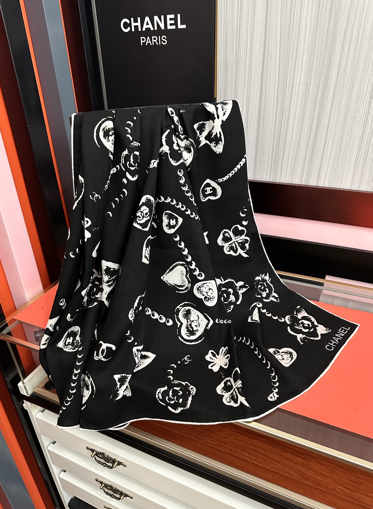 新款❤️2025 香奈儿 太美了 【双面同色】[發]经典茶花帽子🎩设计优雅风[礼物]~气质到骨子里[色]