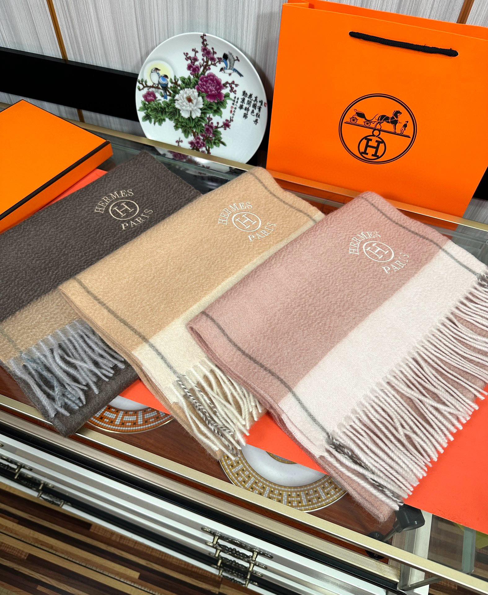 上新。 85%山羊绒 爱马仕[爱心]采用内蒙古山羊绒，2025最新款男女通用情侣款👫重磅推荐💥 经典的格