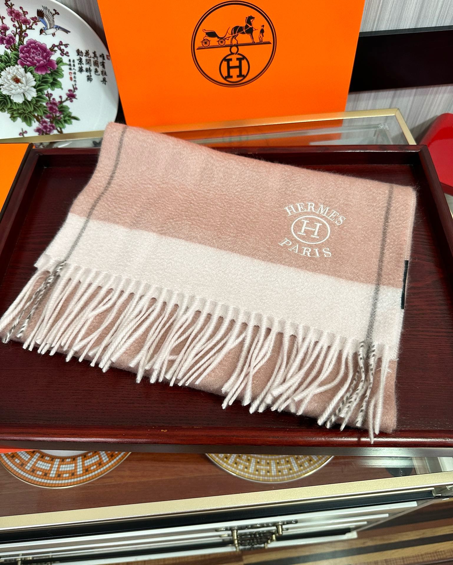 上新。 85%山羊绒 爱马仕[爱心]采用内蒙古山羊绒，2025最新款男女通用情侣款👫重磅推荐💥 经典的格