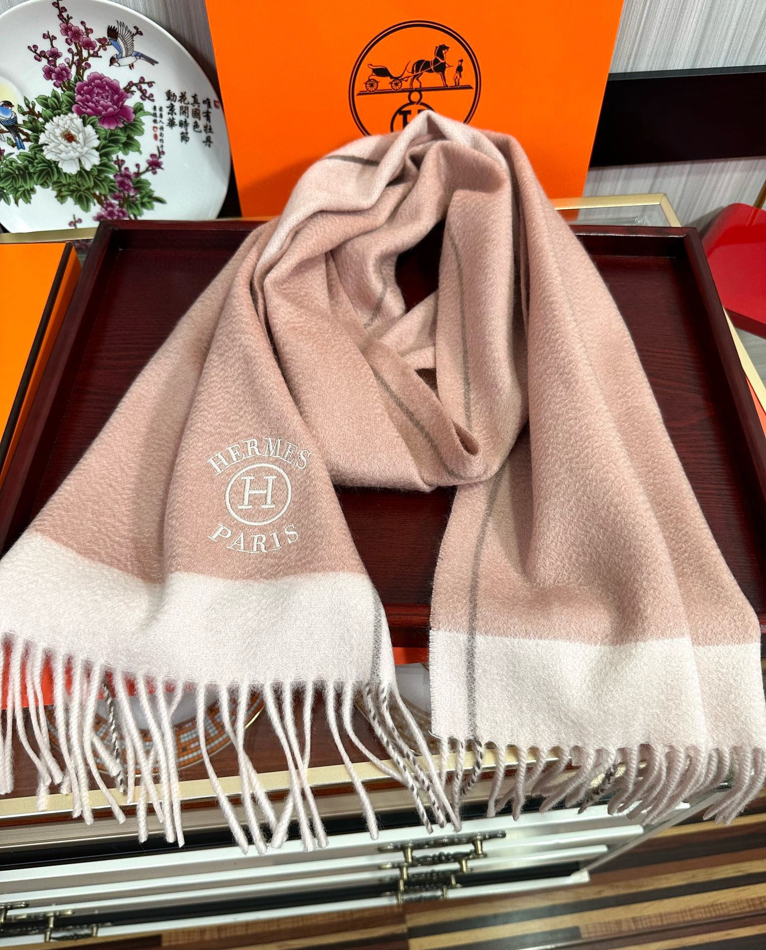 上新。 85%山羊绒 爱马仕[爱心]采用内蒙古山羊绒，2025最新款男女通用情侣款👫重磅推荐💥 经典的格