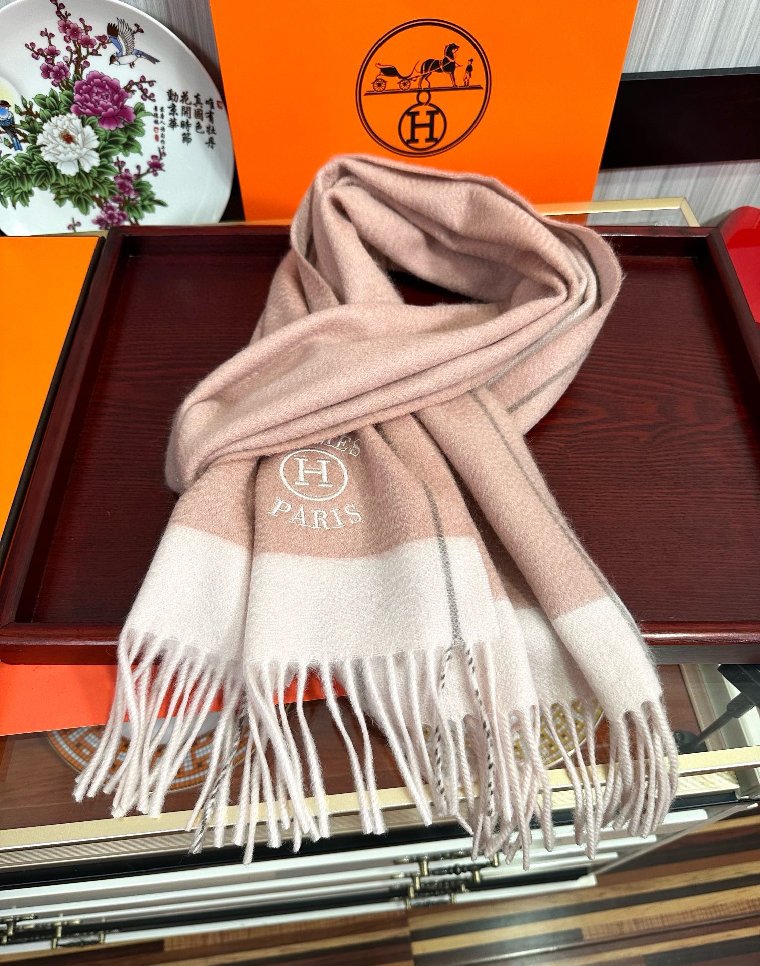 上新。 85%山羊绒 爱马仕[爱心]采用内蒙古山羊绒，2025最新款男女通用情侣款👫重磅推荐💥 经典的格