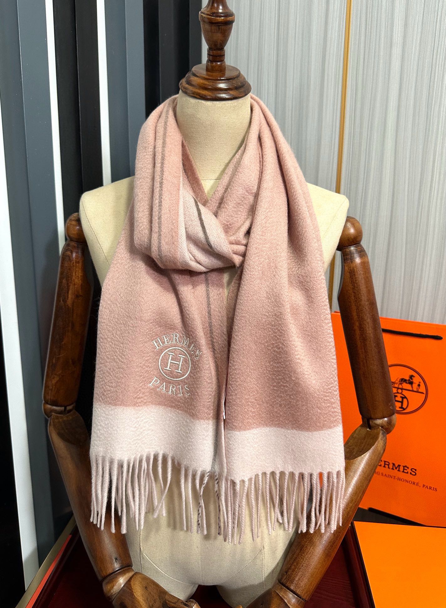 上新。 85%山羊绒 爱马仕[爱心]采用内蒙古山羊绒，2025最新款男女通用情侣款👫重磅推荐💥 经典的格