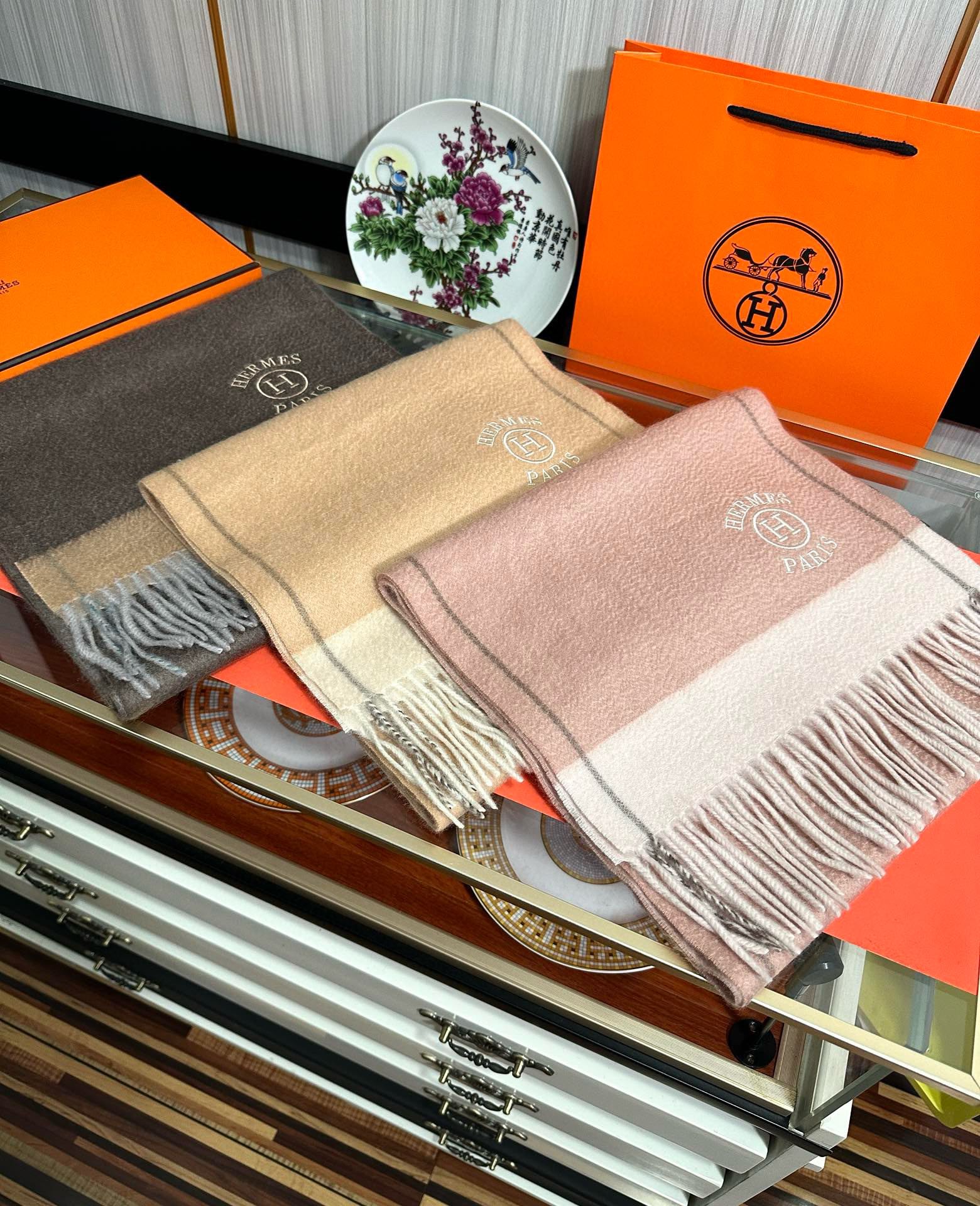 上新。 85%山羊绒 爱马仕[爱心]采用内蒙古山羊绒，2025最新款男女通用情侣款👫重磅推荐💥 经典的格