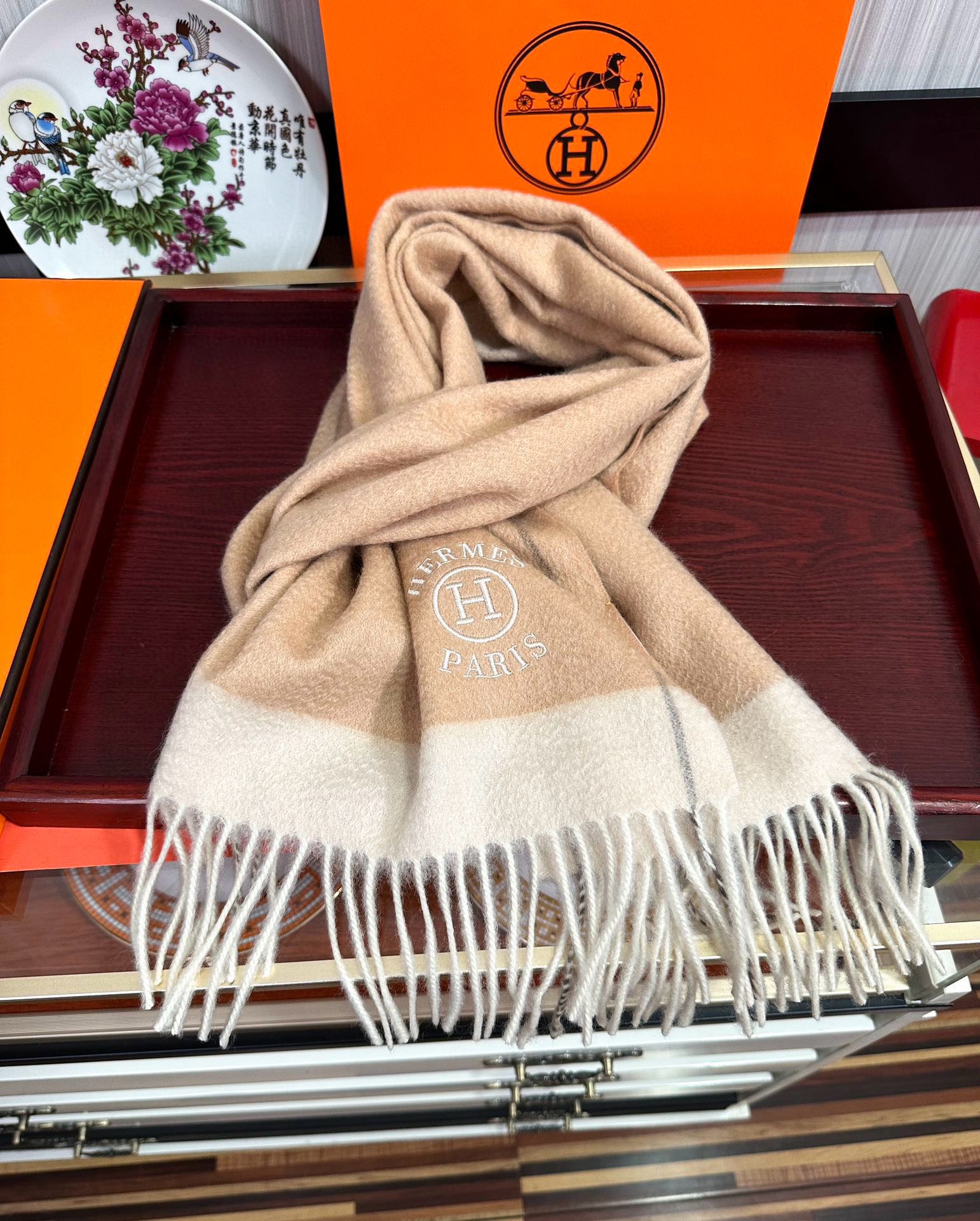 上新。 85%山羊绒 爱马仕[爱心]采用内蒙古山羊绒，2025最新款男女通用情侣款👫重磅推荐💥 经典的格