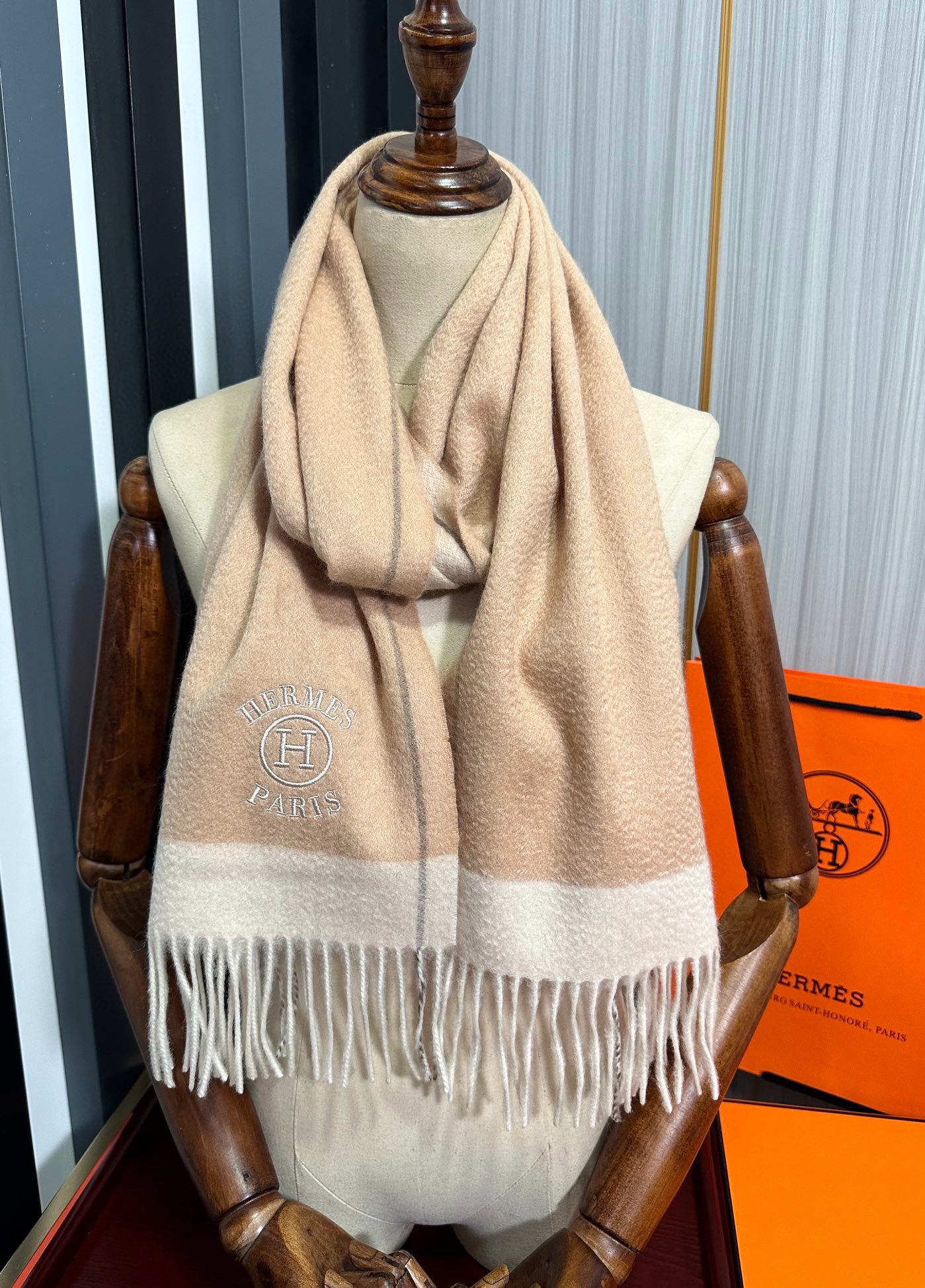 上新。 85%山羊绒 爱马仕[爱心]采用内蒙古山羊绒，2025最新款男女通用情侣款👫重磅推荐💥 经典的格