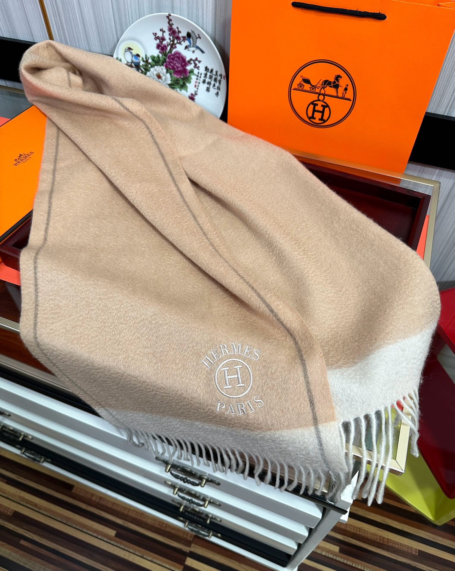 上新。 85%山羊绒 爱马仕[爱心]采用内蒙古山羊绒，2025最新款男女通用情侣款👫重磅推荐💥 经典的格