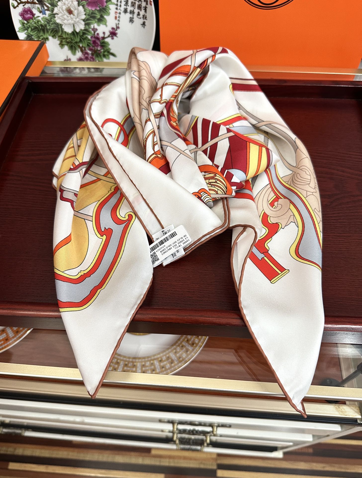 🔥新款爱马仕 【马鞭起舞线条版】90方巾 创作渊源在比利时的圣吉尔区[嘴唇]建筑师维克多•霍塔 Hort