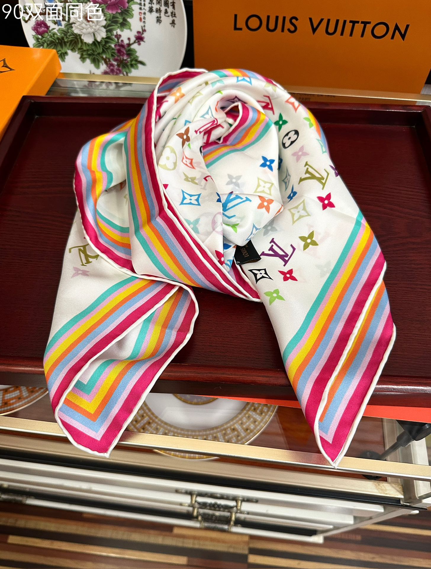 🔥 高版本LV官网同步【双面同色】[庆祝]“L家”90典藏方巾通过别致的经典色彩向原创设计致敬[太阳]作
