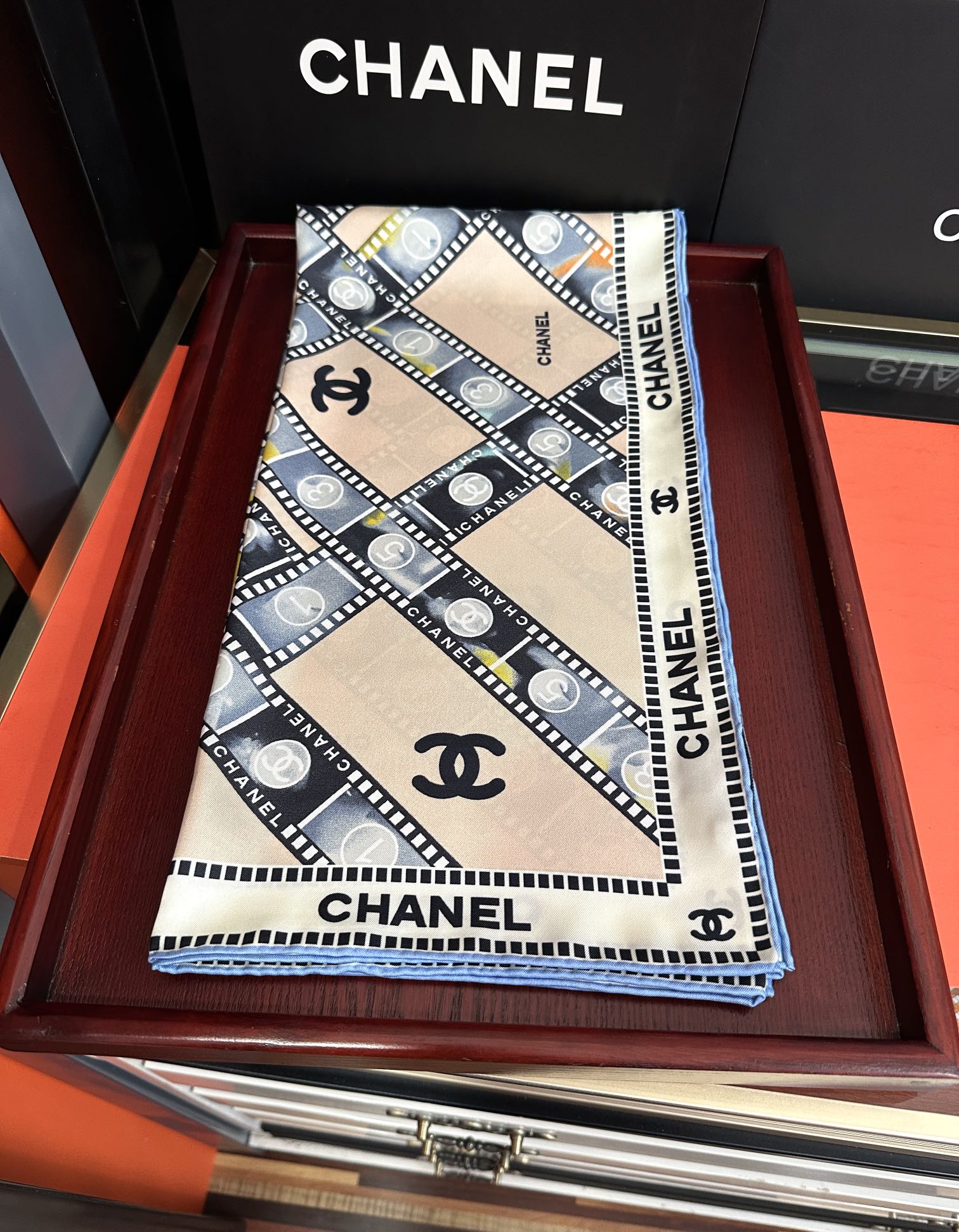 🔥𝐂𝐡𝐚𝐧𝐞𝐥 高品质【双面同色 电影胶卷🎞️】18姆米 原单品质[庆祝]今年第一款一眼心动的系列[玫瑰