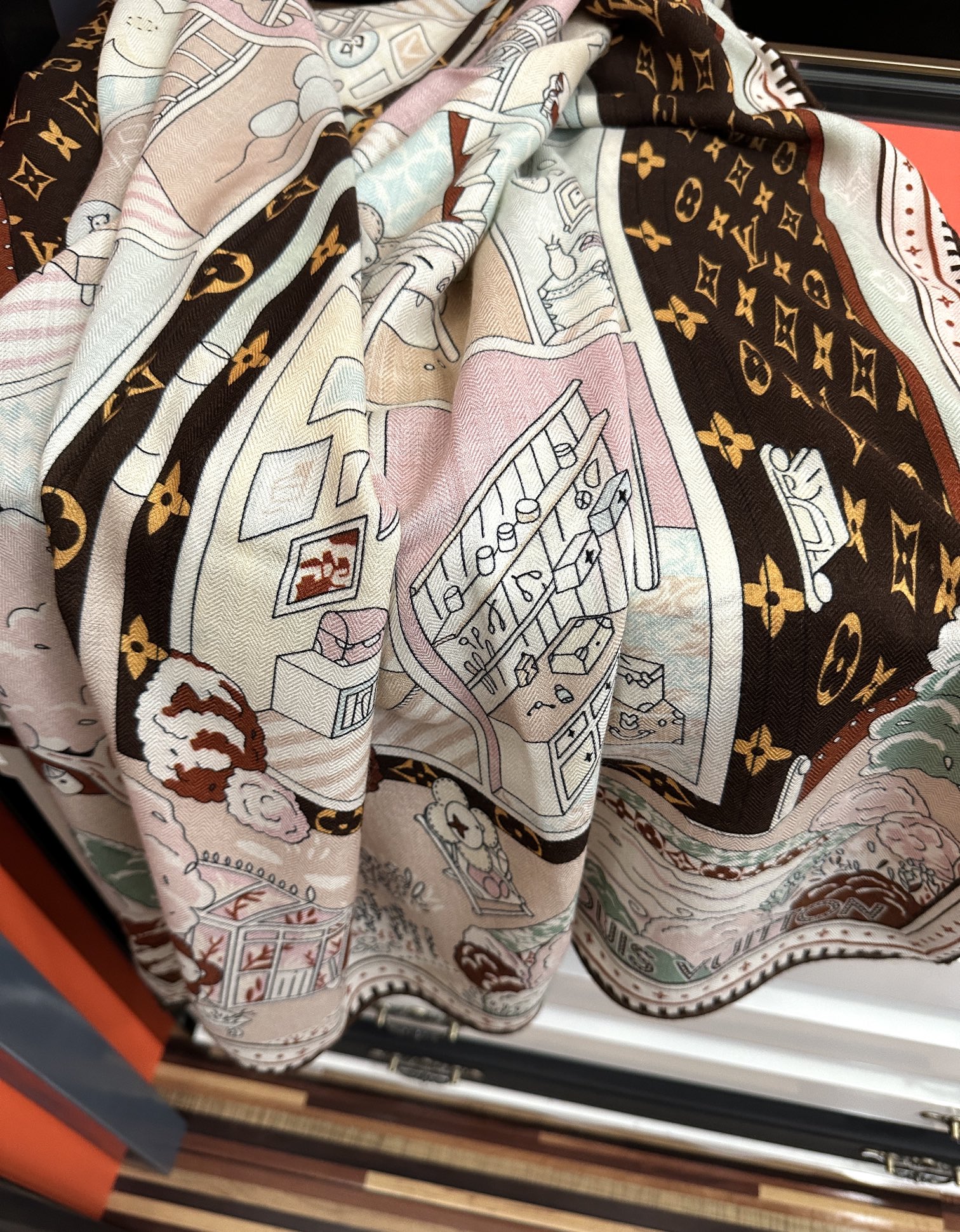 新款LV 今年的爆款【双面同色】经典优雅[礼物]~气质到骨子里[色]新一季的面料超高级，真心超级柔软，丝