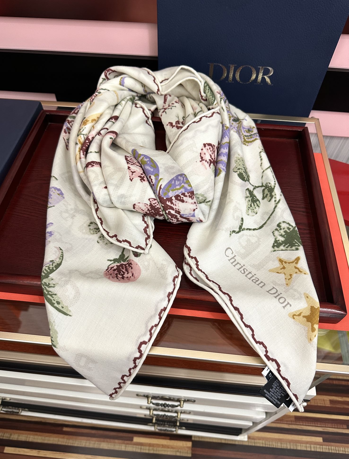 上新❤️迪奥 ZG同步【双面同色】经典优雅[礼物]~气质到骨子里[色]新一季的面料超高级，真心超级柔软，