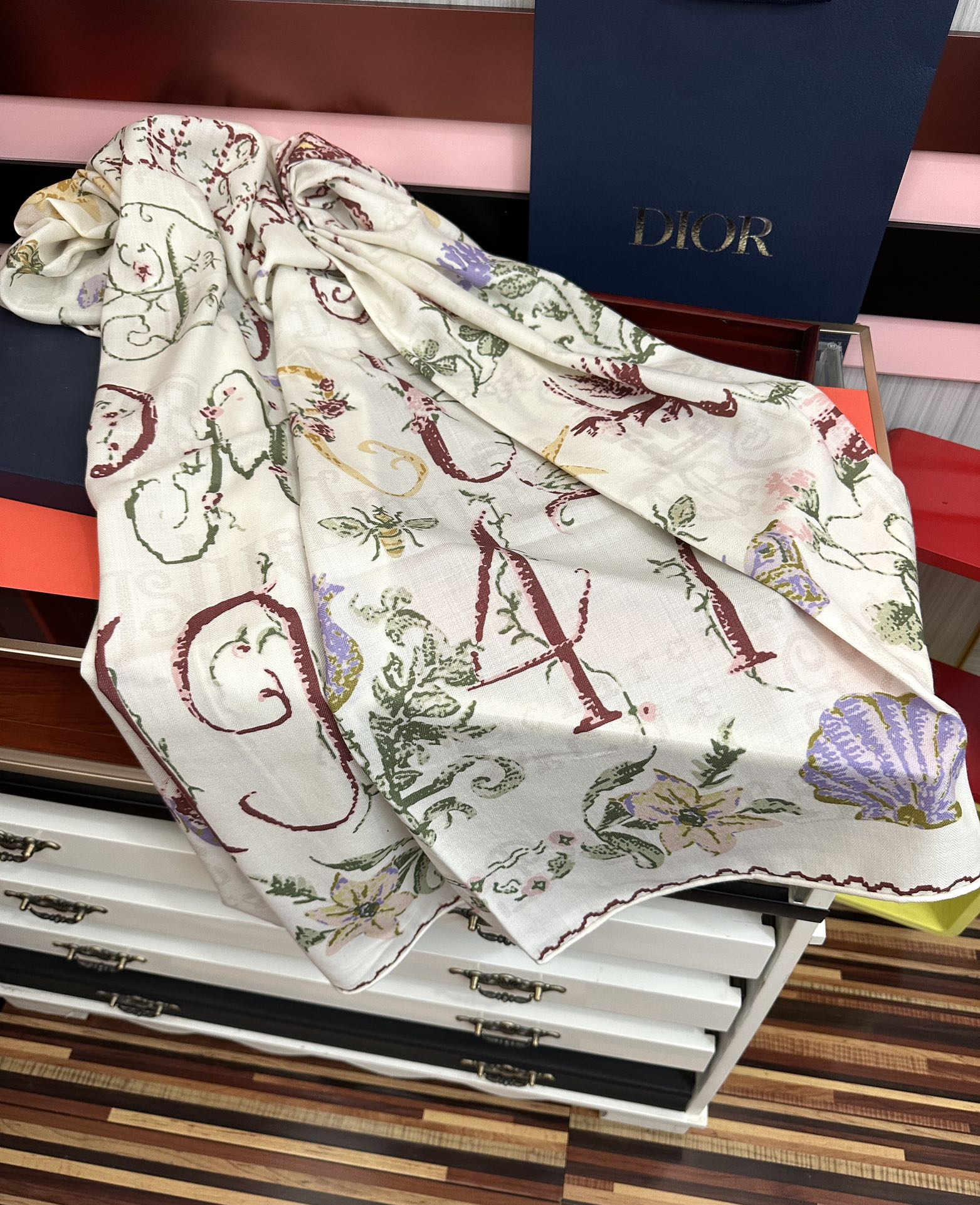 上新❤️迪奥 ZG同步【双面同色】经典优雅[礼物]~气质到骨子里[色]新一季的面料超高级，真心超级柔软，