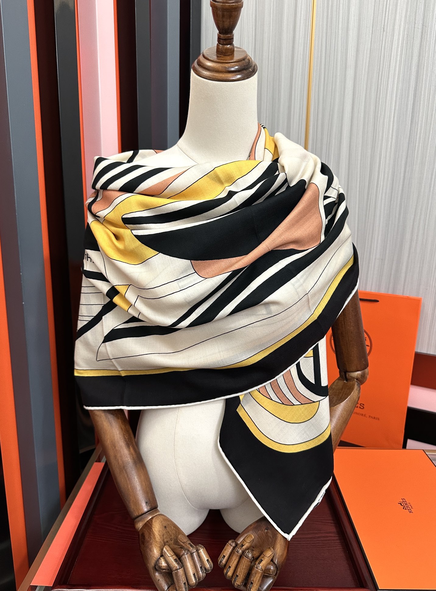 。爱马仕2025秋冬新款[爱心]【马术学院】新一季丝巾采购清单估计各位养马人们已经列好了[太阳]我就不推