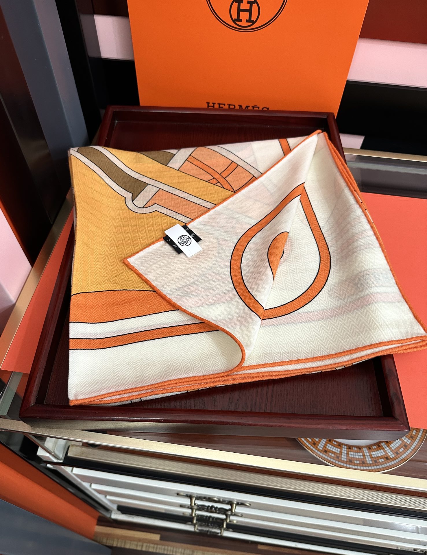 。爱马仕2025秋冬新款[爱心]【马术学院】新一季丝巾采购清单估计各位养马人们已经列好了[太阳]我就不推