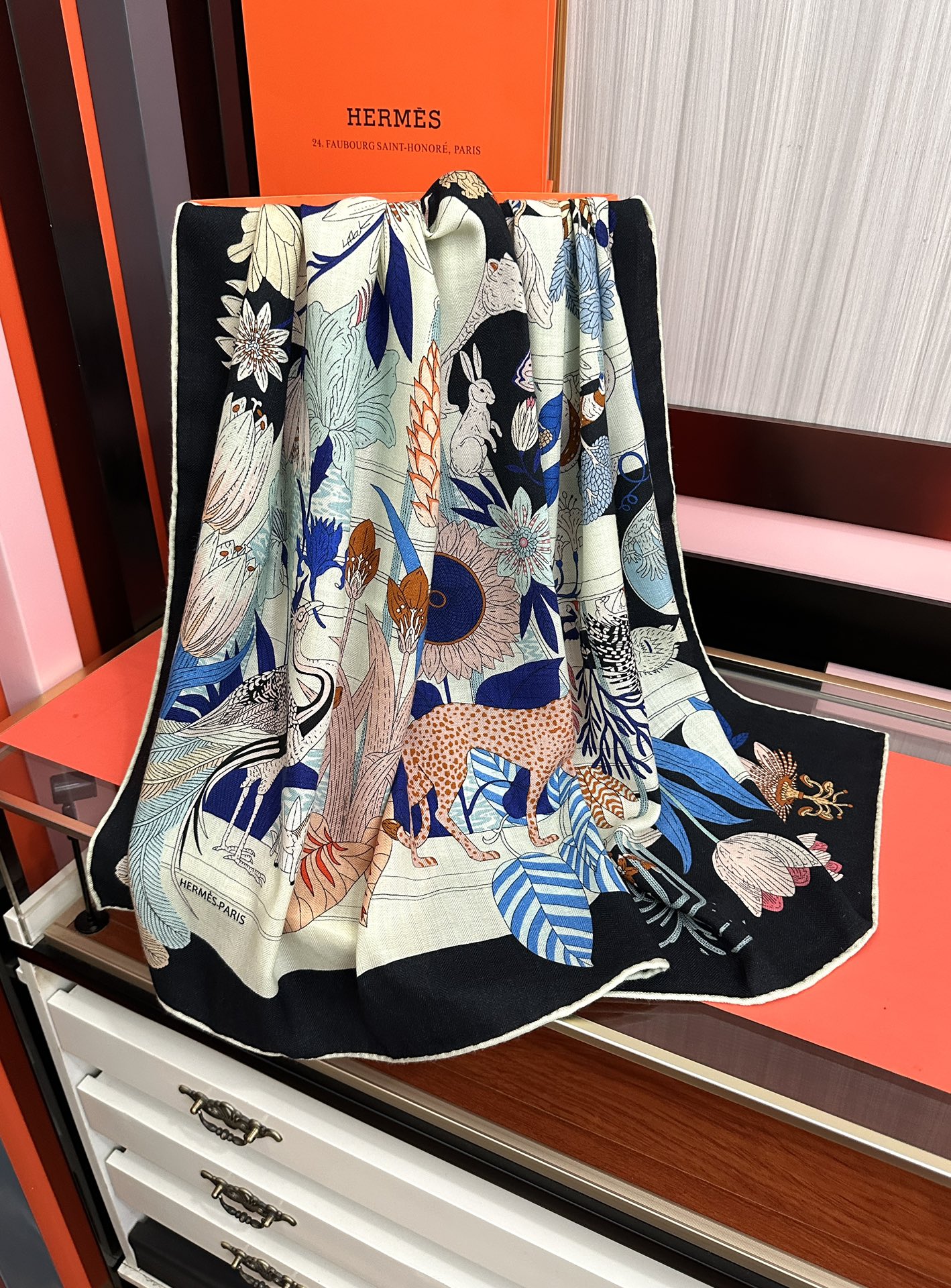 新款。爱马仕2025秋冬新款[爱心][太阳]我就不推荐了回头分享一下部分复刻款的老款信息资料供大家参考[