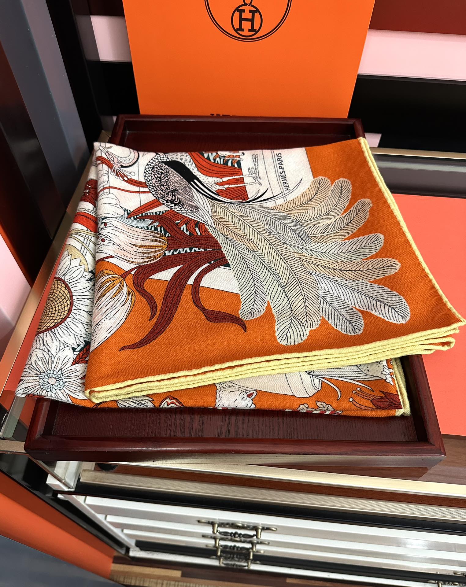 新款。爱马仕2025秋冬新款[爱心][太阳]我就不推荐了回头分享一下部分复刻款的老款信息资料供大家参考[