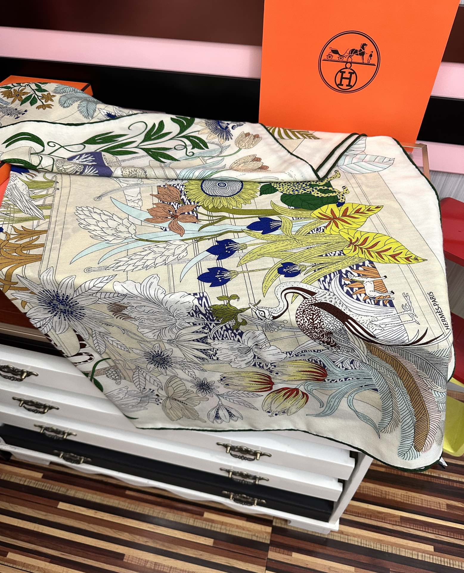 新款。爱马仕2025秋冬新款[爱心][太阳]我就不推荐了回头分享一下部分复刻款的老款信息资料供大家参考[