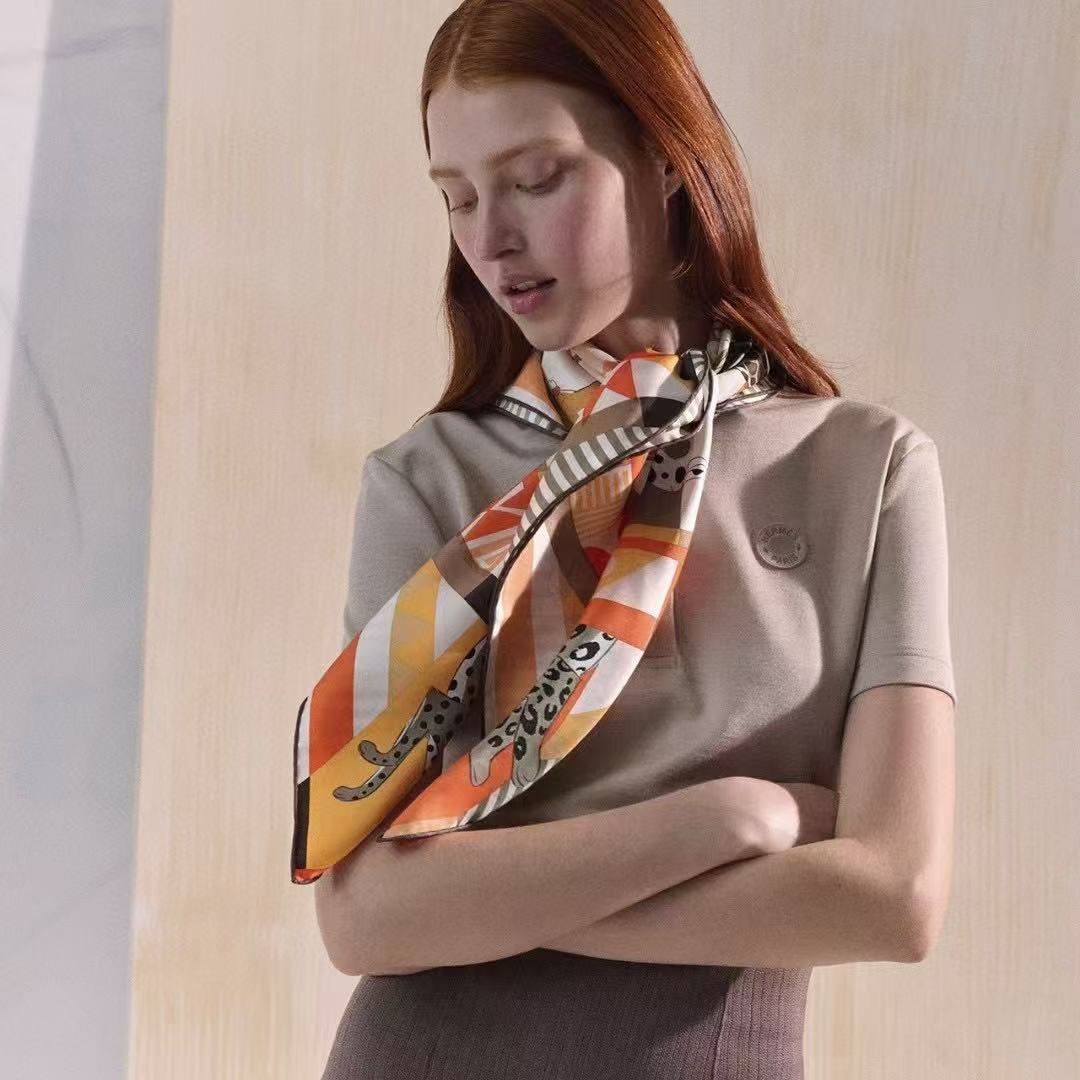 🔥 高品质Hermes 王者之虎👍的旋转木马90CM 丝巾[玫瑰]在复古风格的马戏帐篷下[嘴唇]一场趣味