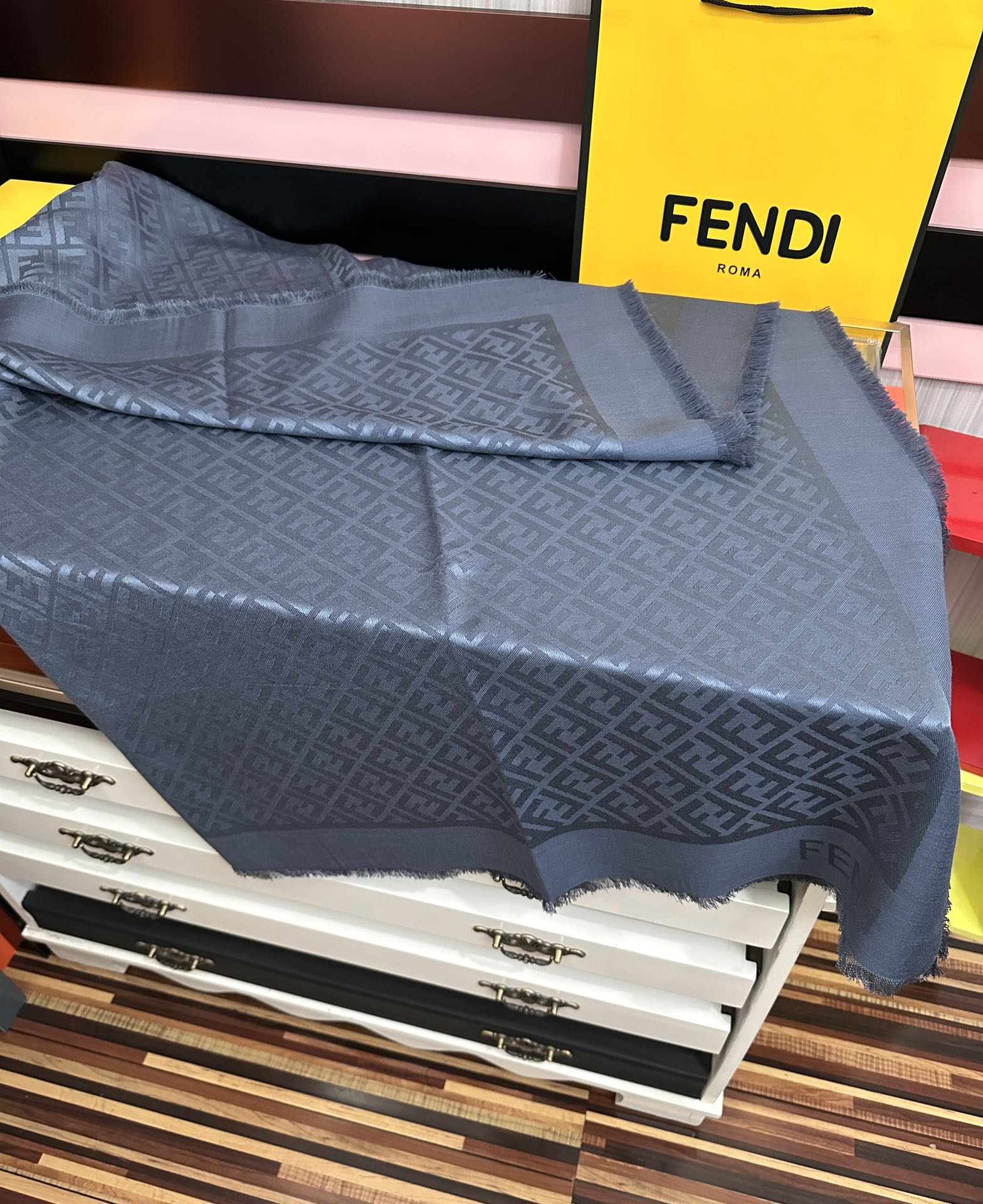 🔥新款 芬迪 ZG同步2025最新款 重磅推荐F字母标志，太美了[得意]，永不过时，好货不怕晚，经典款F