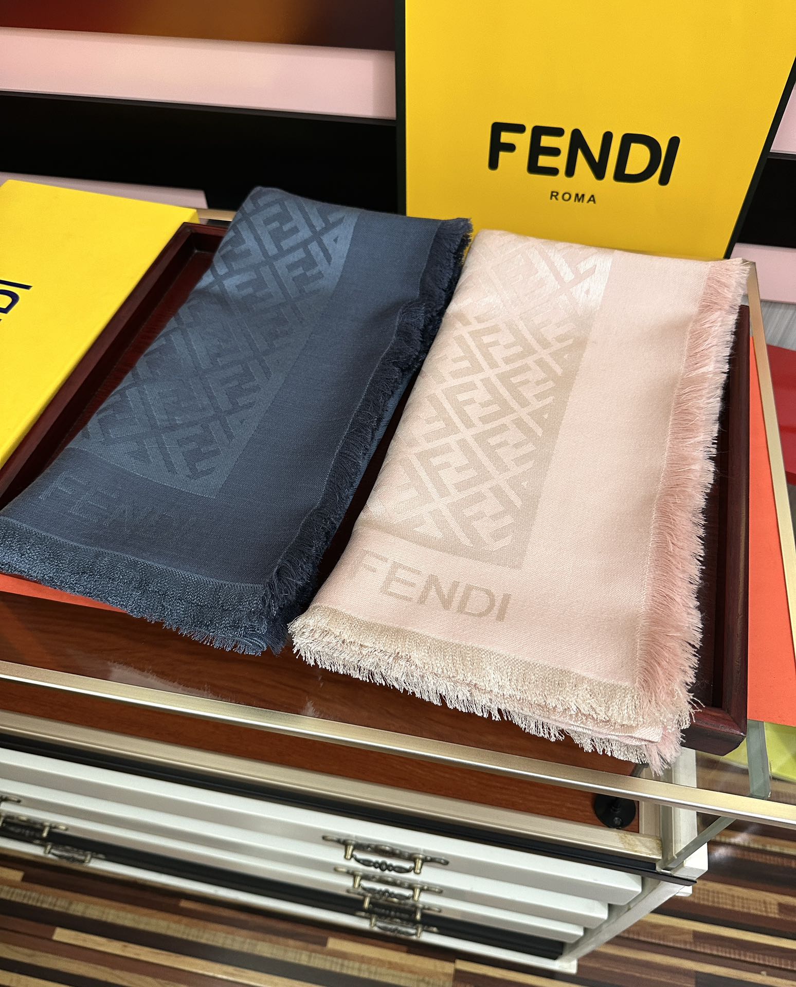 🔥新款 芬迪 ZG同步2025最新款 重磅推荐F字母标志，太美了[得意]，永不过时，好货不怕晚，经典款F