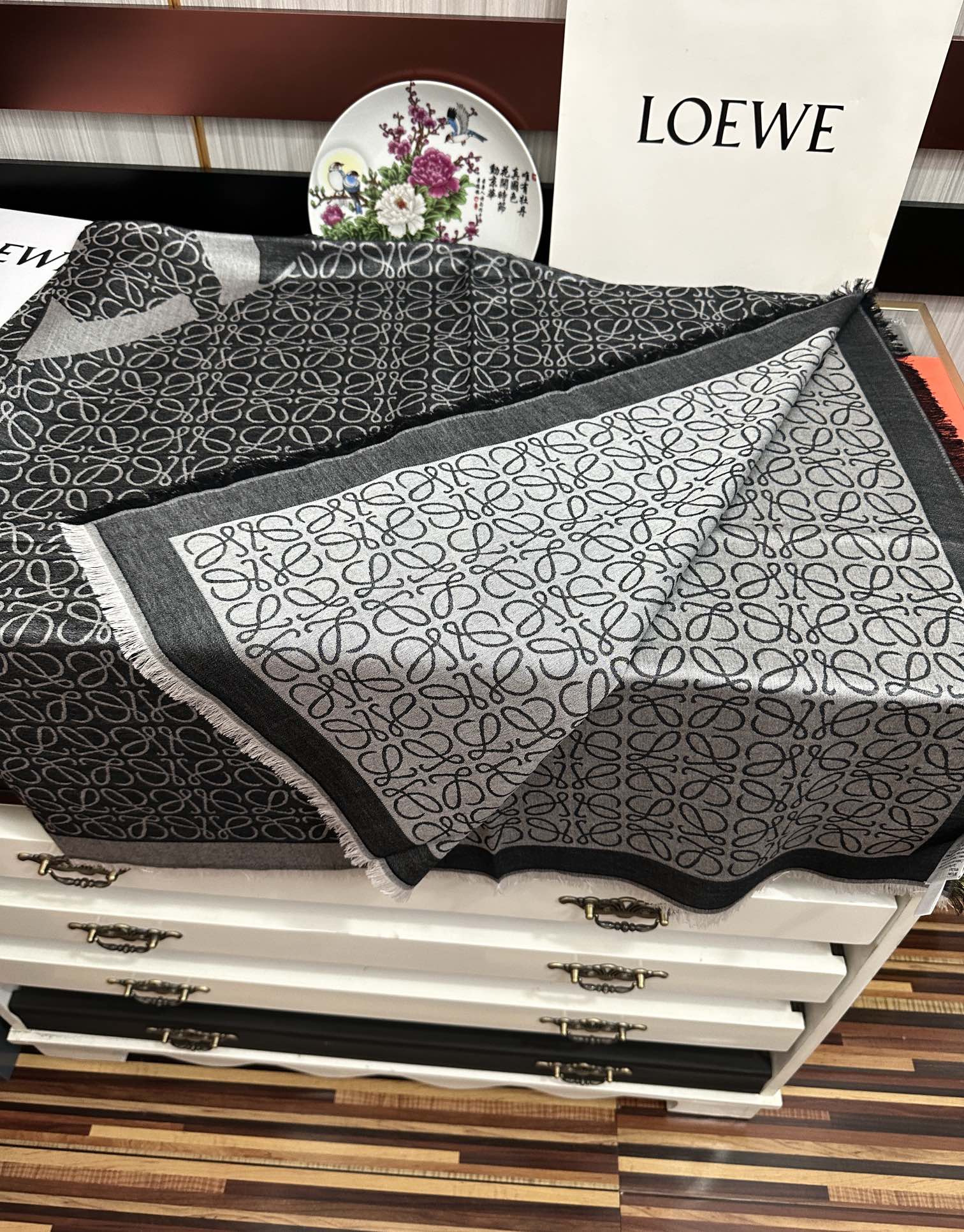 上新🔥罗意威【经典logo标志方巾】[太阳]很幸运拿到這个东西[爱心]真的不多见[强]很少在国內做订单[