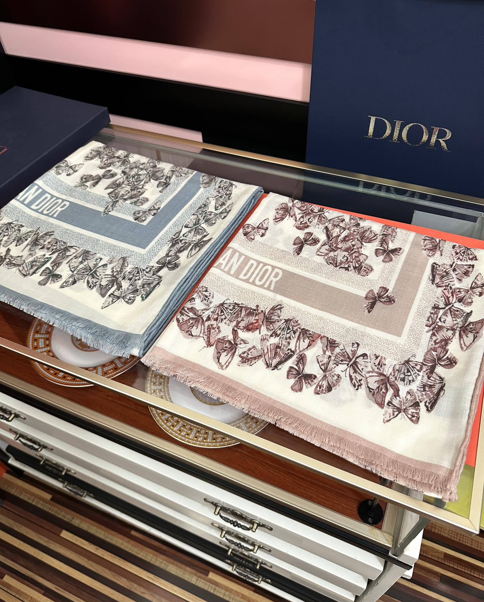 上新 迪奥🔥双面同色【蝴蝶🦋花朵系列】太美了[吃瓜]下手一定要快[嘴唇]四季都可以用[勾引]真心美的让人