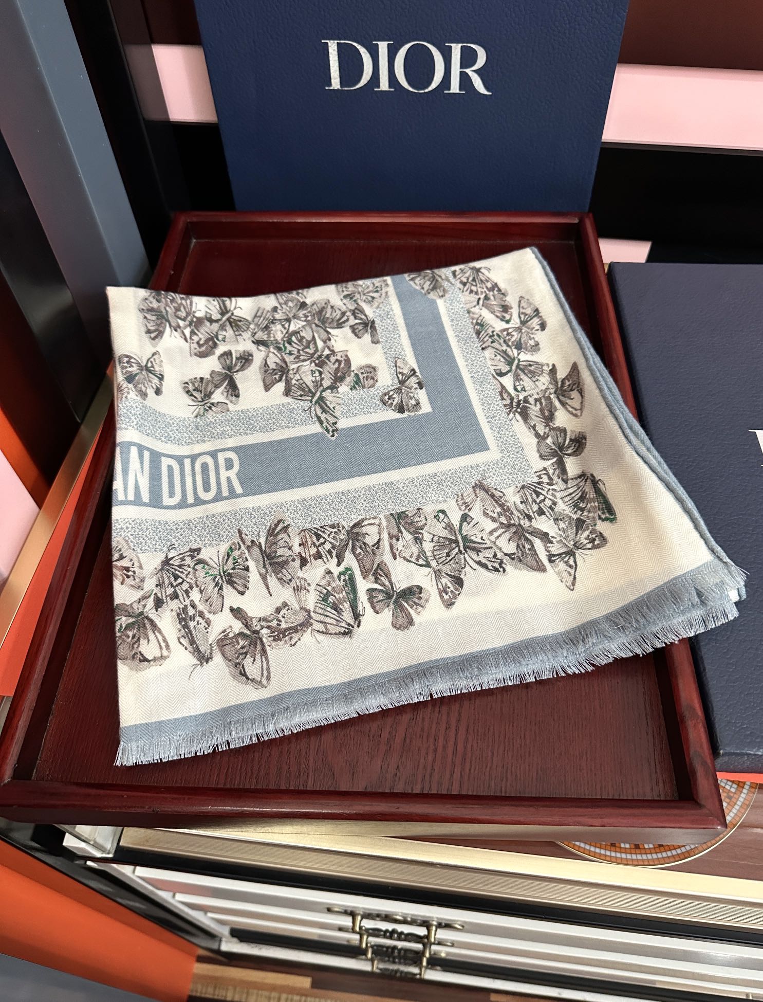 上新 迪奥🔥双面同色【蝴蝶🦋花朵系列】太美了[吃瓜]下手一定要快[嘴唇]四季都可以用[勾引]真心美的让人