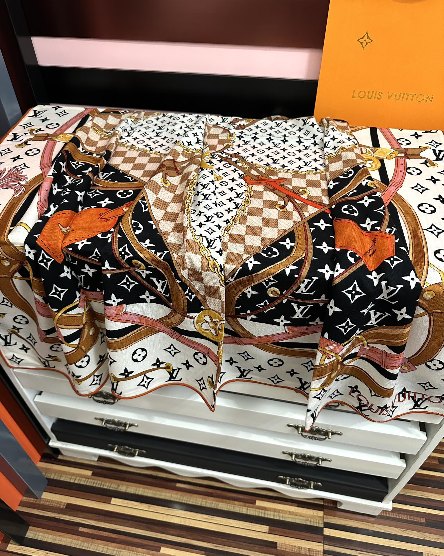 ❤️上新 太好看了 L v 高品质 2025顶级设计 ZG同步【双面同色】经典优雅[礼物]~气质到骨子里