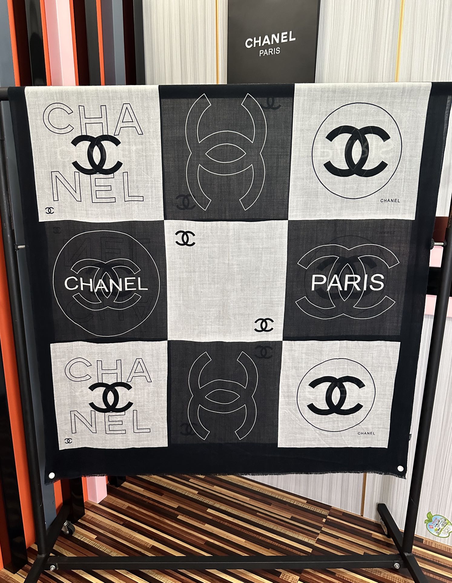 🔥重磅推荐 小香2025 最新款 香奶奶【双c标志】必备款 顶级设计太美了，真心赞👍😘💍实物真心美 🎀披