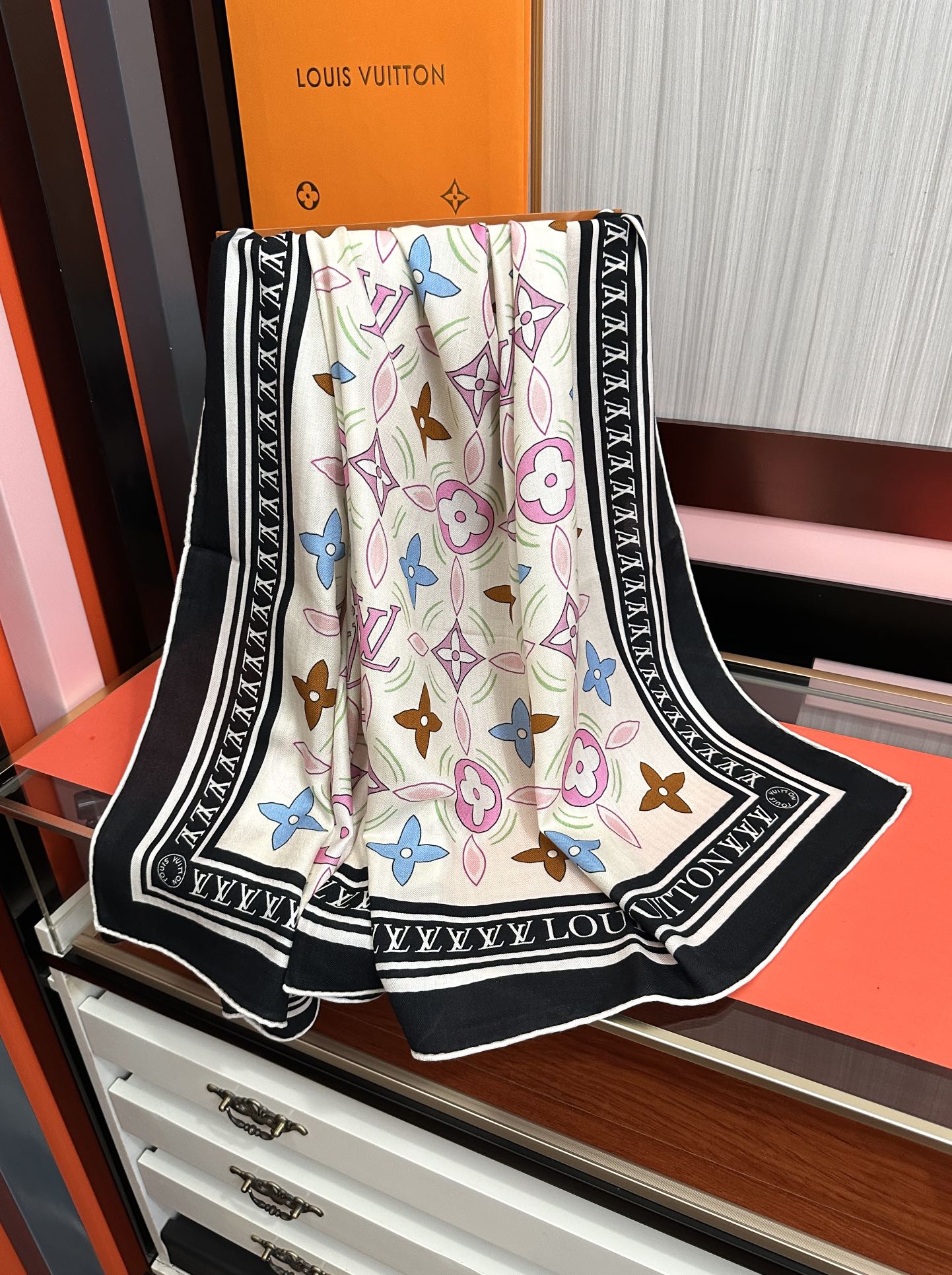 新款❤️LV 【双面同色】ZG同步经典优雅[礼物]~气质到骨子里[色]新一季的面料超高级，真心超级柔软，