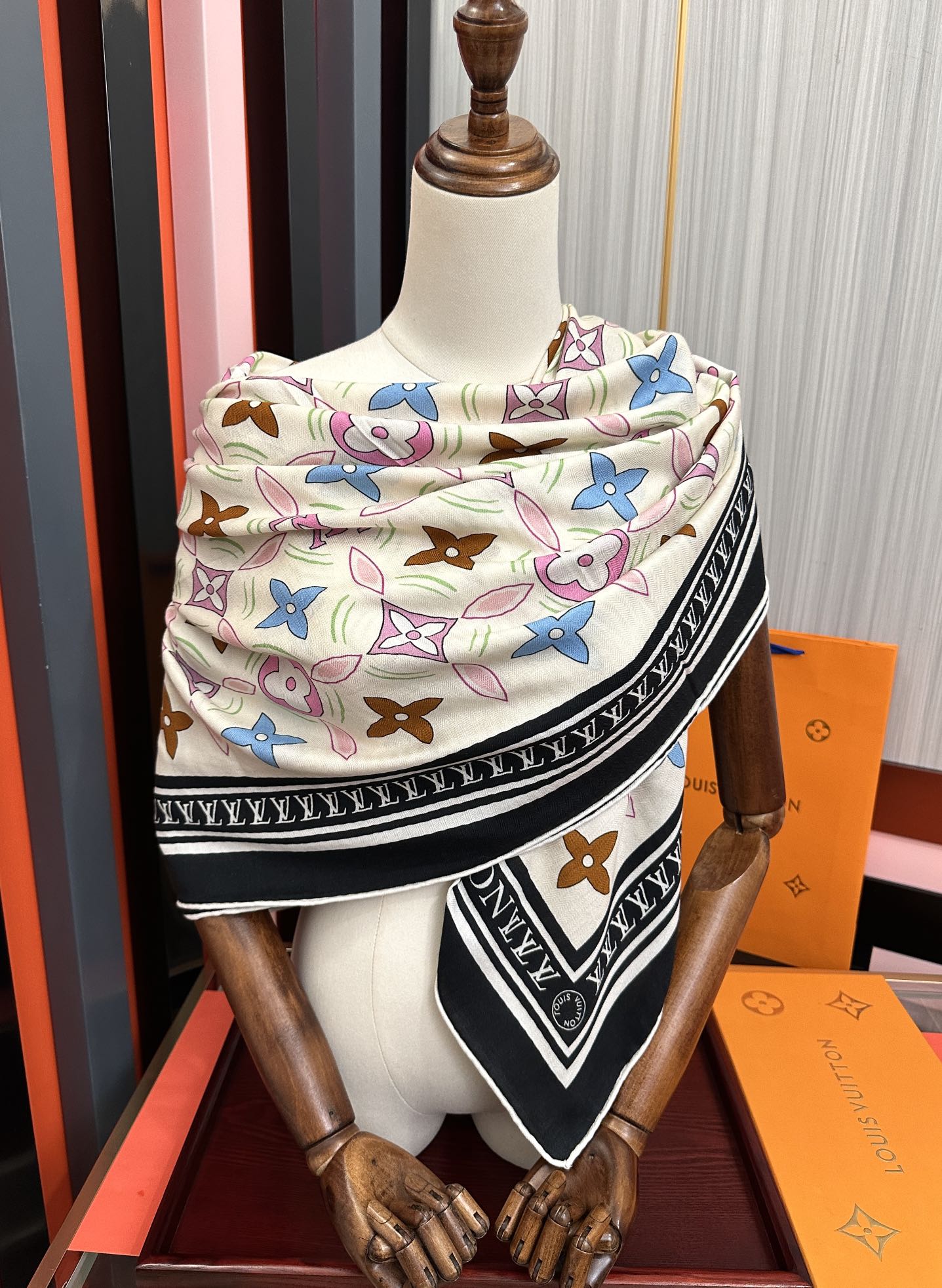 新款❤️LV 【双面同色】ZG同步经典优雅[礼物]~气质到骨子里[色]新一季的面料超高级，真心超级柔软，