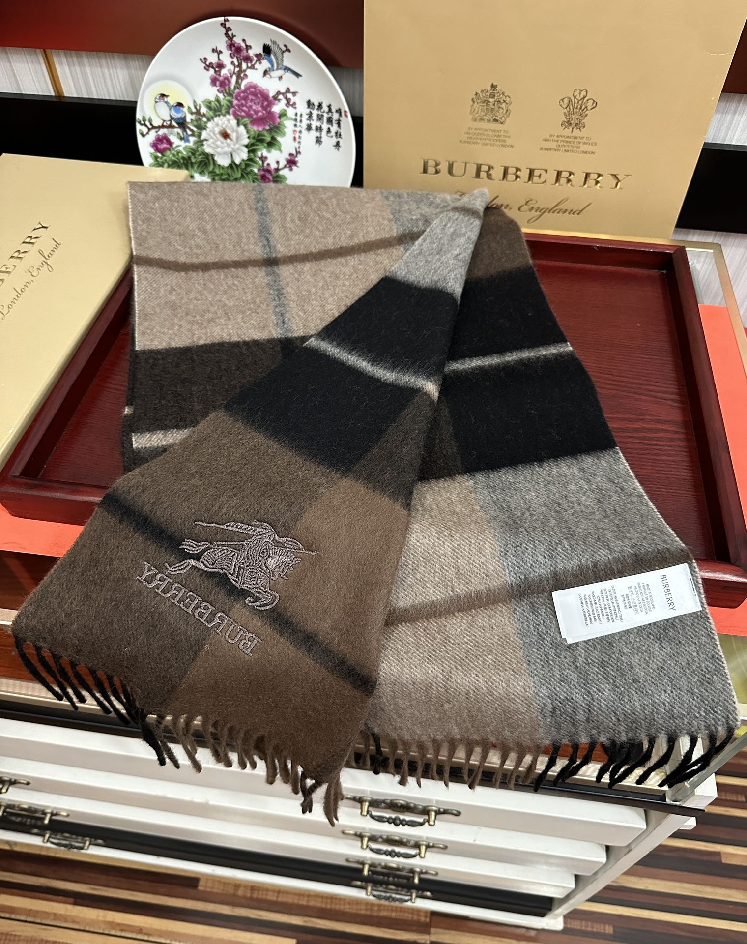 上新🔥巴宝莉100%羊绒 25最爆款【采用内蒙古山羊绒】🎉男女士情侣款👫围巾‼️太美了😎让人耳目一新的感