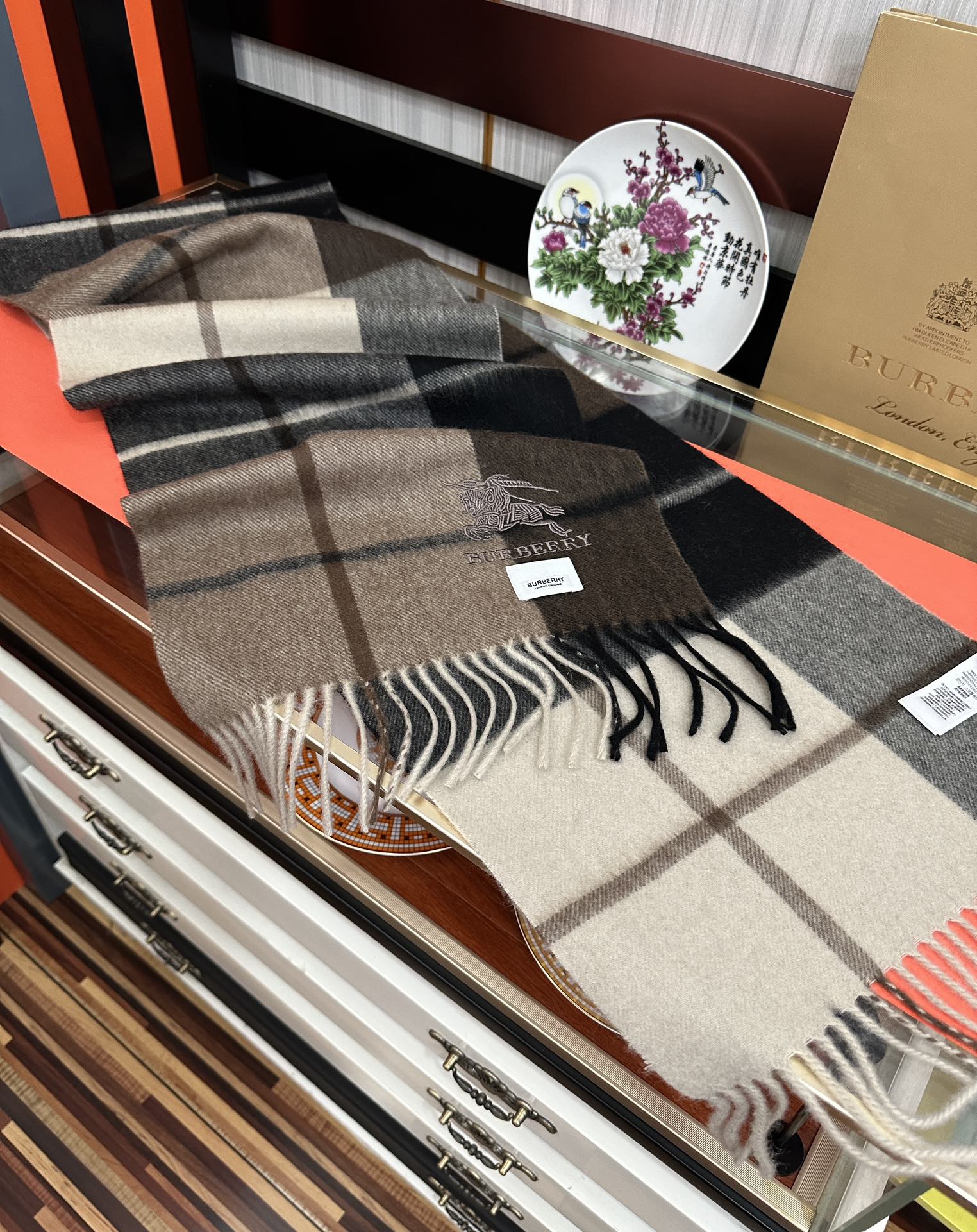 上新🔥巴宝莉100%羊绒 25最爆款【采用内蒙古山羊绒】🎉男女士情侣款👫围巾‼️太美了😎让人耳目一新的感