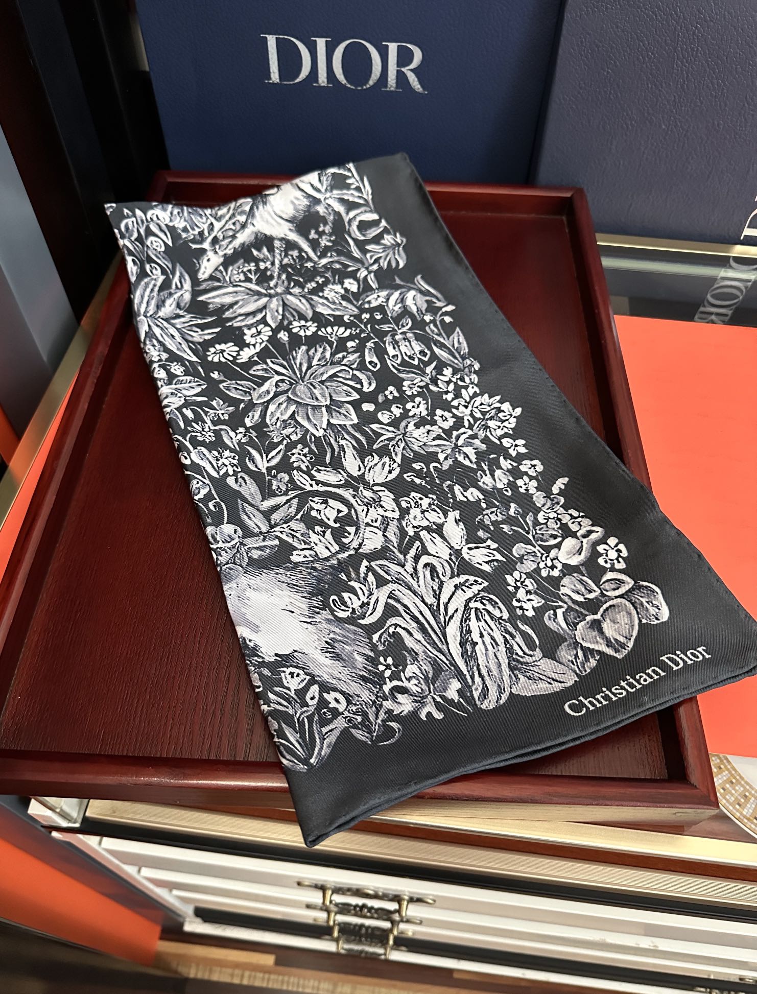 🔥新款 迪奥 官网同步 【花卉系列】太美了 2025春夏季新款，太美了[玫瑰]买到都说好👍下手一定要快高