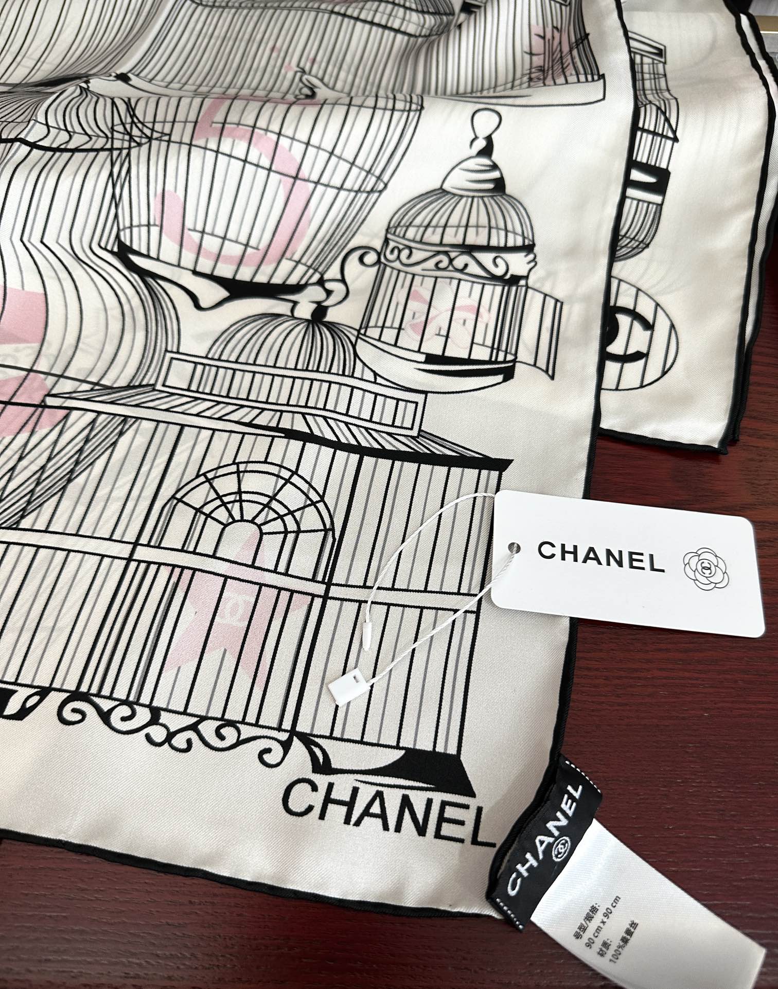 🔥最新款 香奈儿 顶级设计师 又一新款出货了[庆祝]靓女们必备款[色]太美了[玫瑰]上身效果非常美[得意