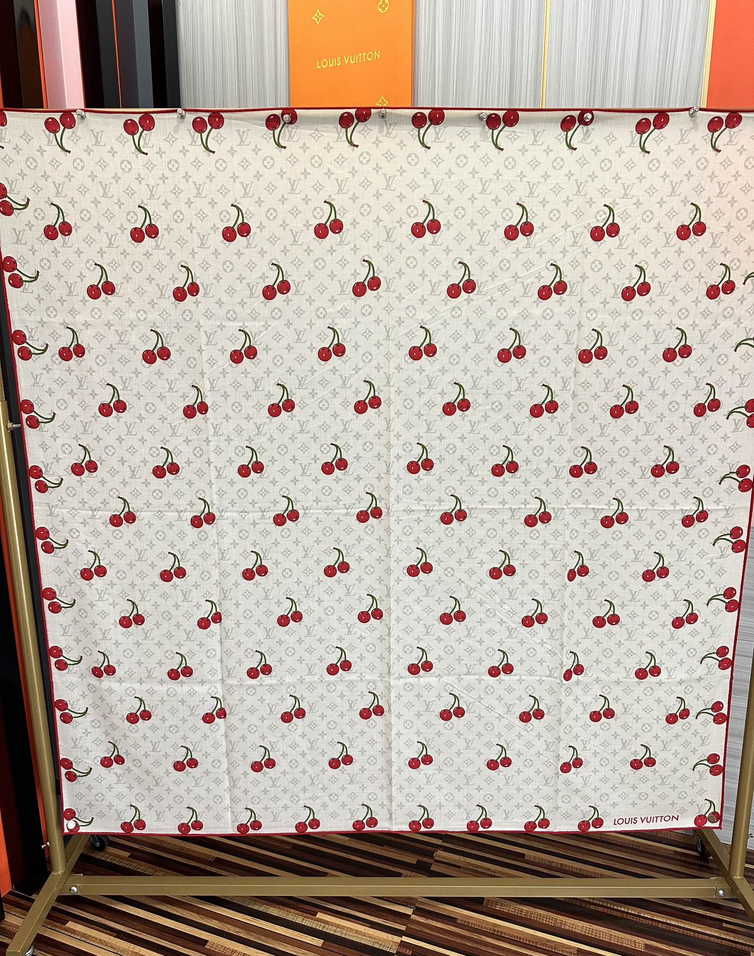 新款❤️LV 2025双面同色【樱桃🍒围巾】经典优雅[礼物]~气质到骨子里[色]新一季的面料超高级，真心