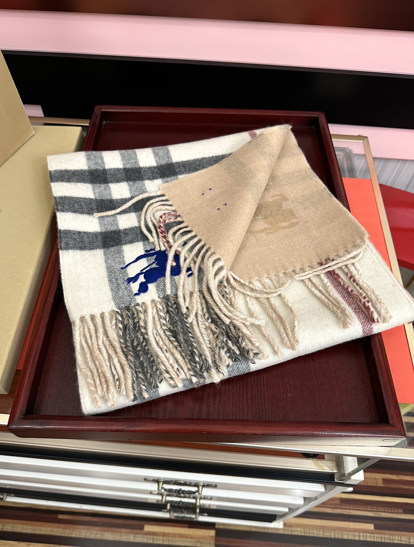 新款❤️巴宝利双面刺绣➕印花➕提花[庆祝] 大密度双面羊绒格子围巾 超高难度工艺 绝非一般coPy能做 