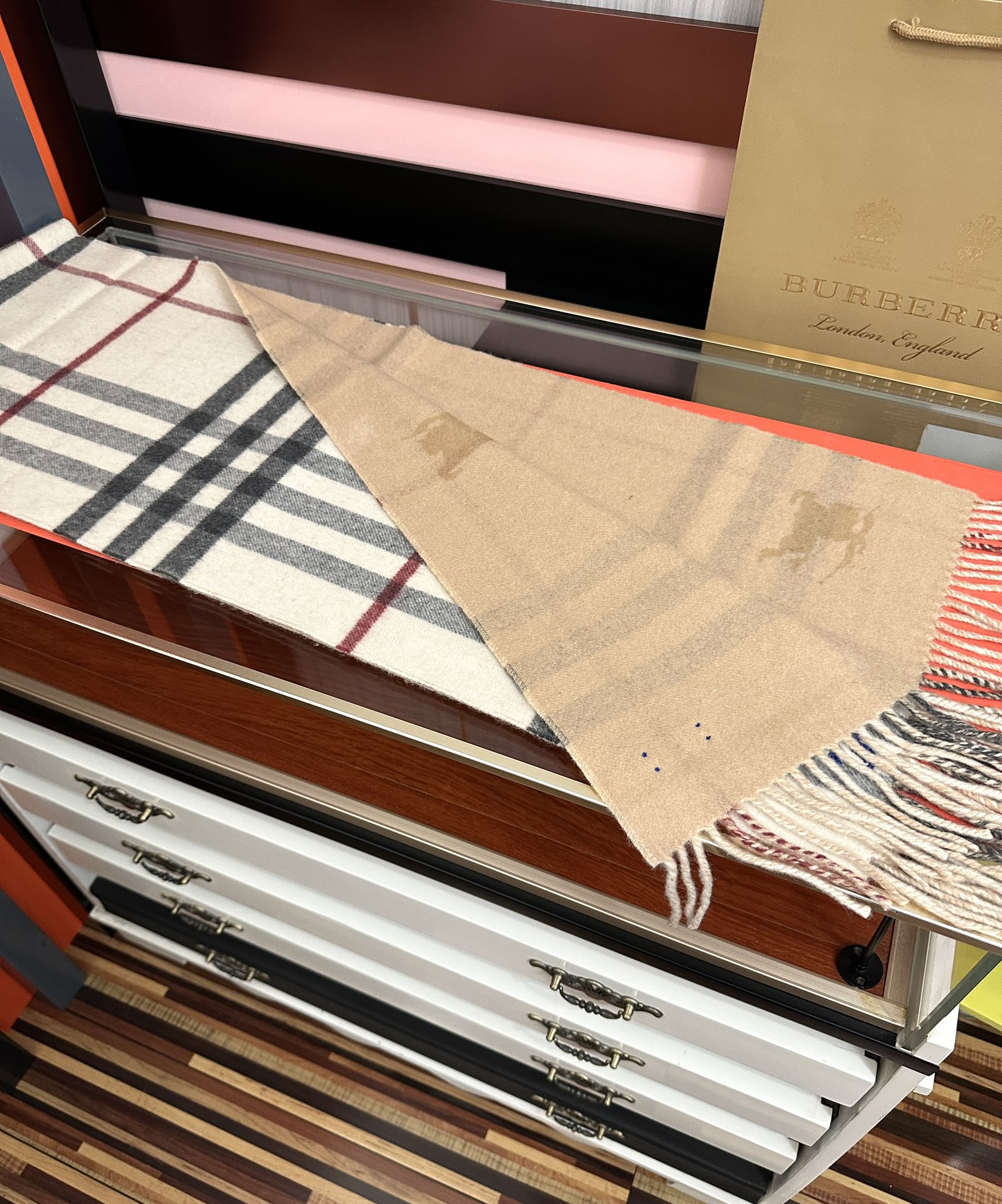 新款❤️巴宝利双面刺绣➕印花➕提花[庆祝] 大密度双面羊绒格子围巾 超高难度工艺 绝非一般coPy能做 