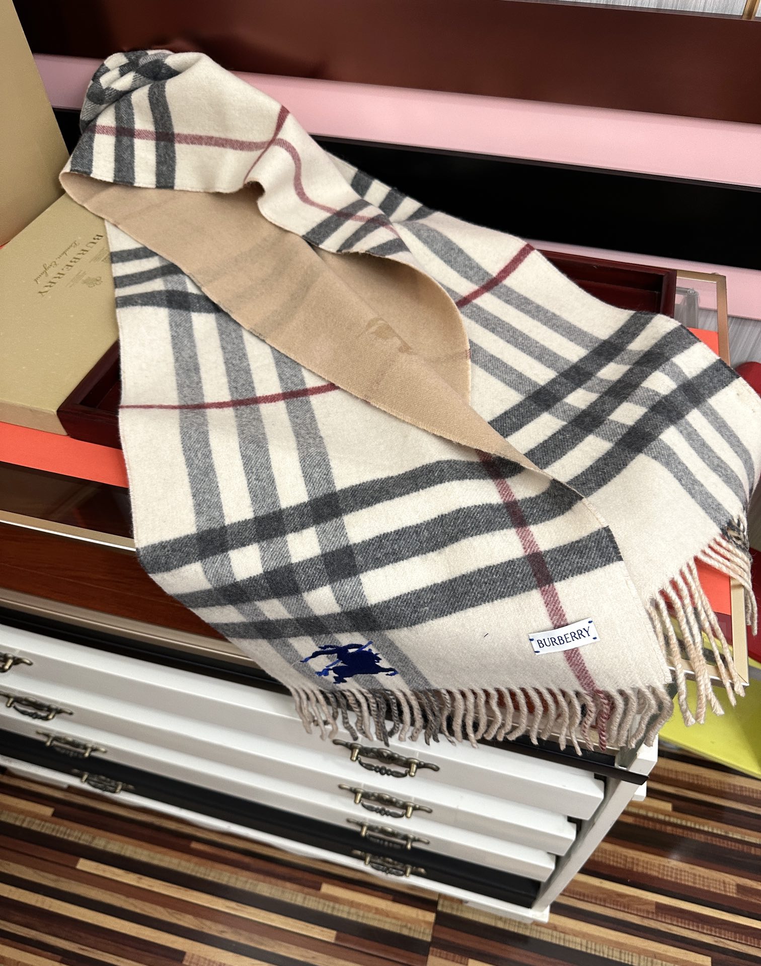 新款❤️巴宝利双面刺绣➕印花➕提花[庆祝] 大密度双面羊绒格子围巾 超高难度工艺 绝非一般coPy能做 