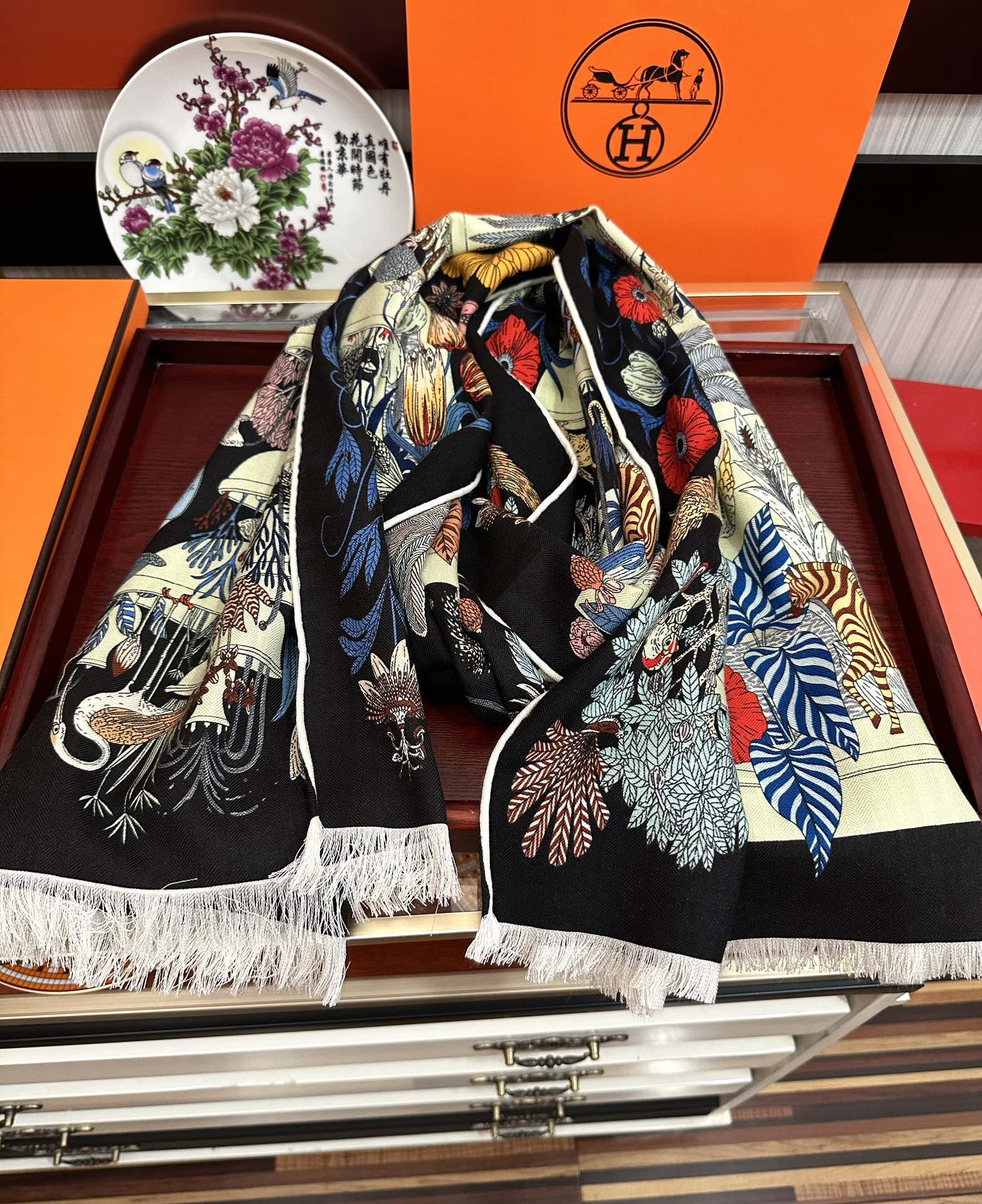 🔥新款 2025爱马士【双面同色印花】[吃瓜]下手一定要快[嘴唇]四季都可以用[勾引]真心美的让人非常非