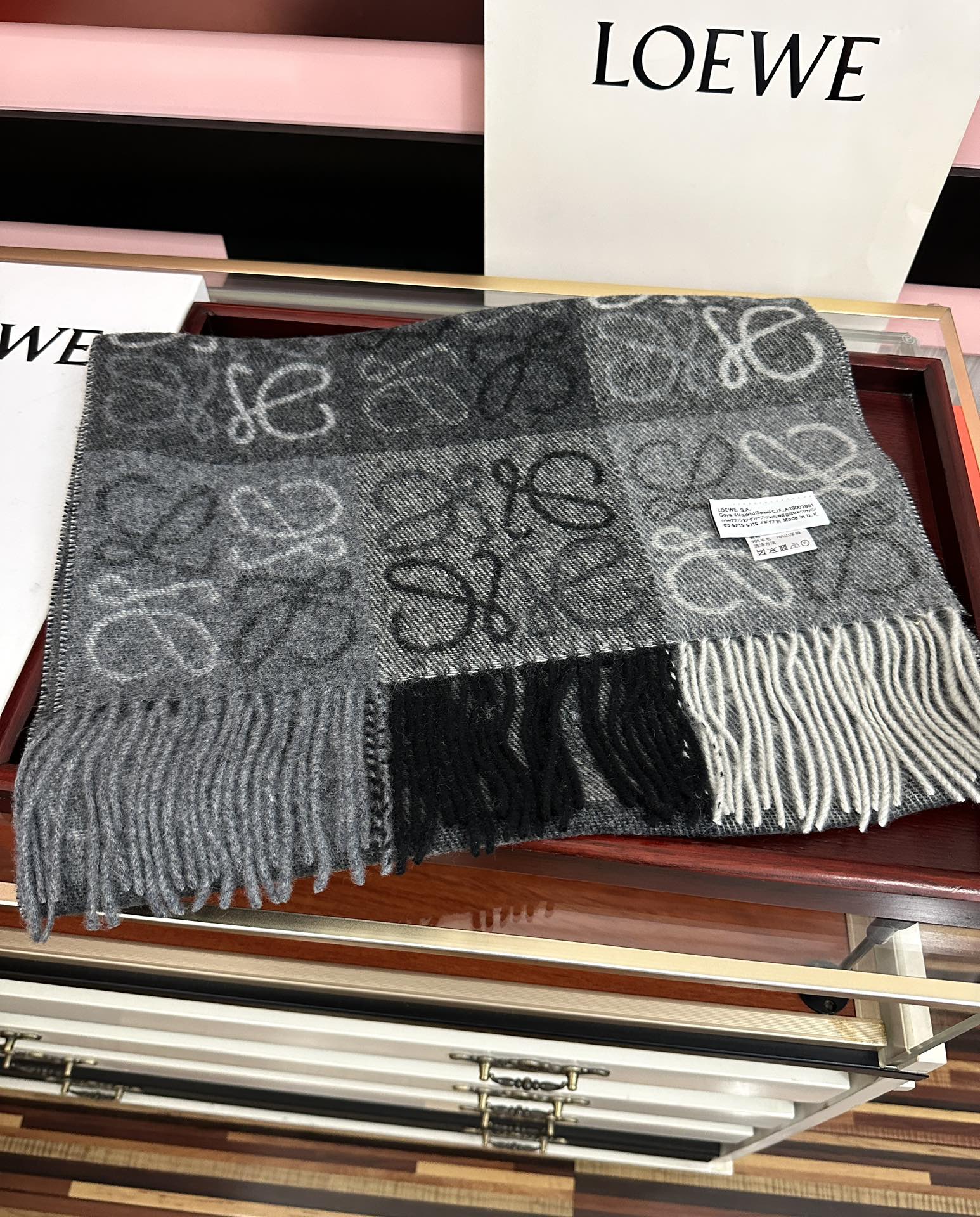 🔥罗意威【双色棋盘格长巾】很幸運拿到這個品牌的東西真的不多見[强]很少在國內做訂單，款式真的少的可怜[礼