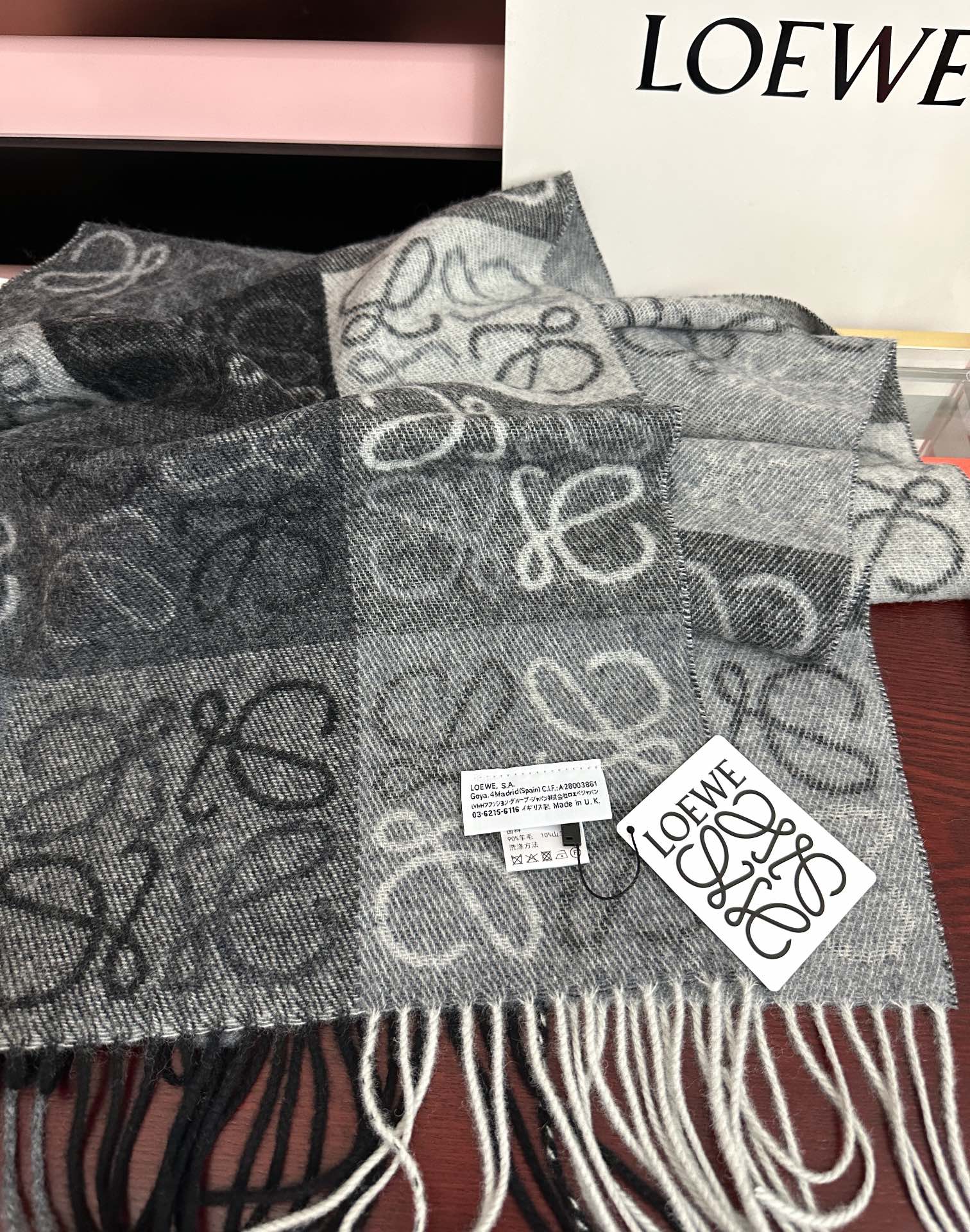 🔥罗意威【双色棋盘格长巾】很幸運拿到這個品牌的東西真的不多見[强]很少在國內做訂單，款式真的少的可怜[礼