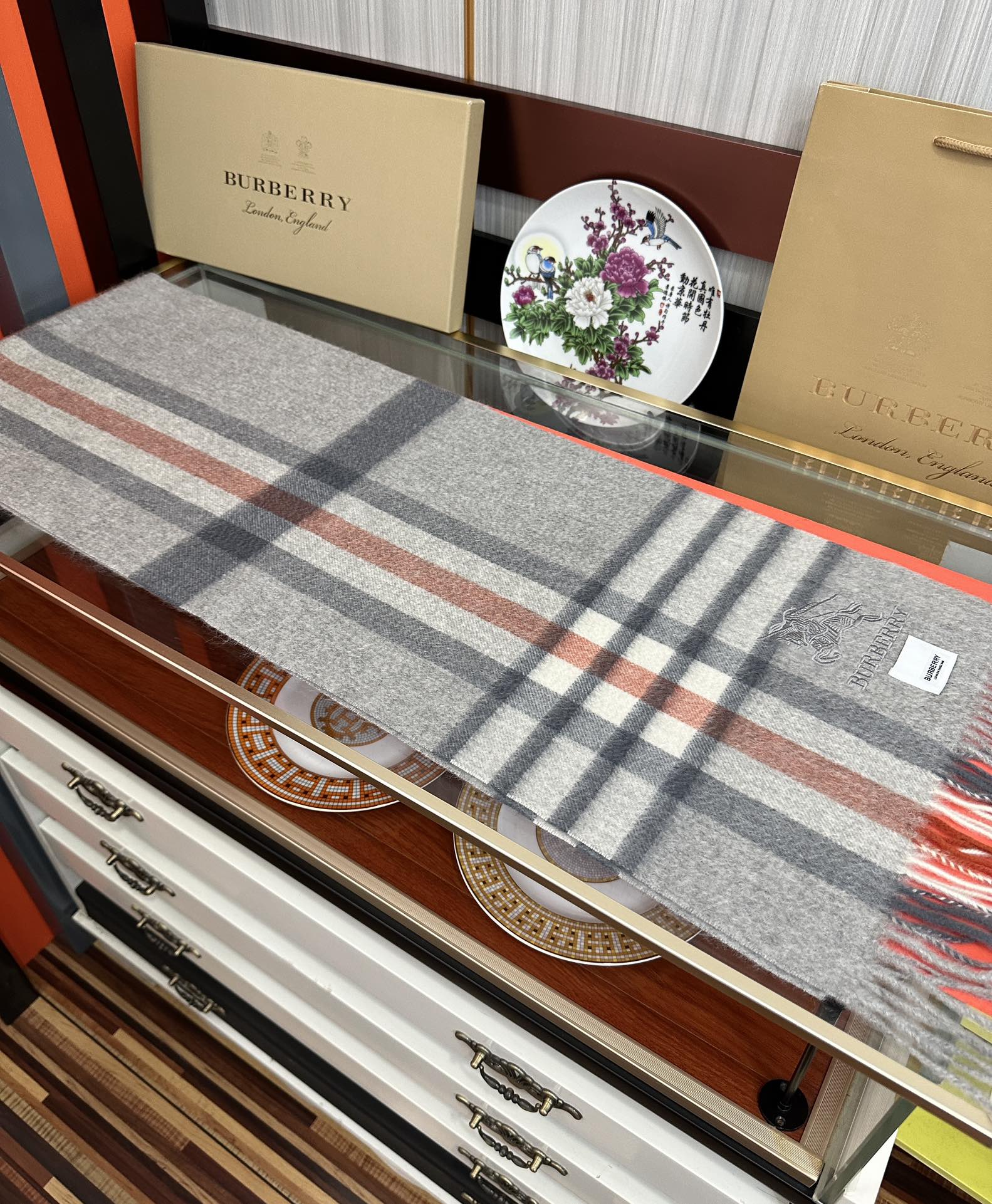 上新🔥 吧宝利 最爆款【采用内蒙古山羊绒】🎉男女士情侣款👫围巾‼️太美了😎让人耳目一新的感觉[色][色]